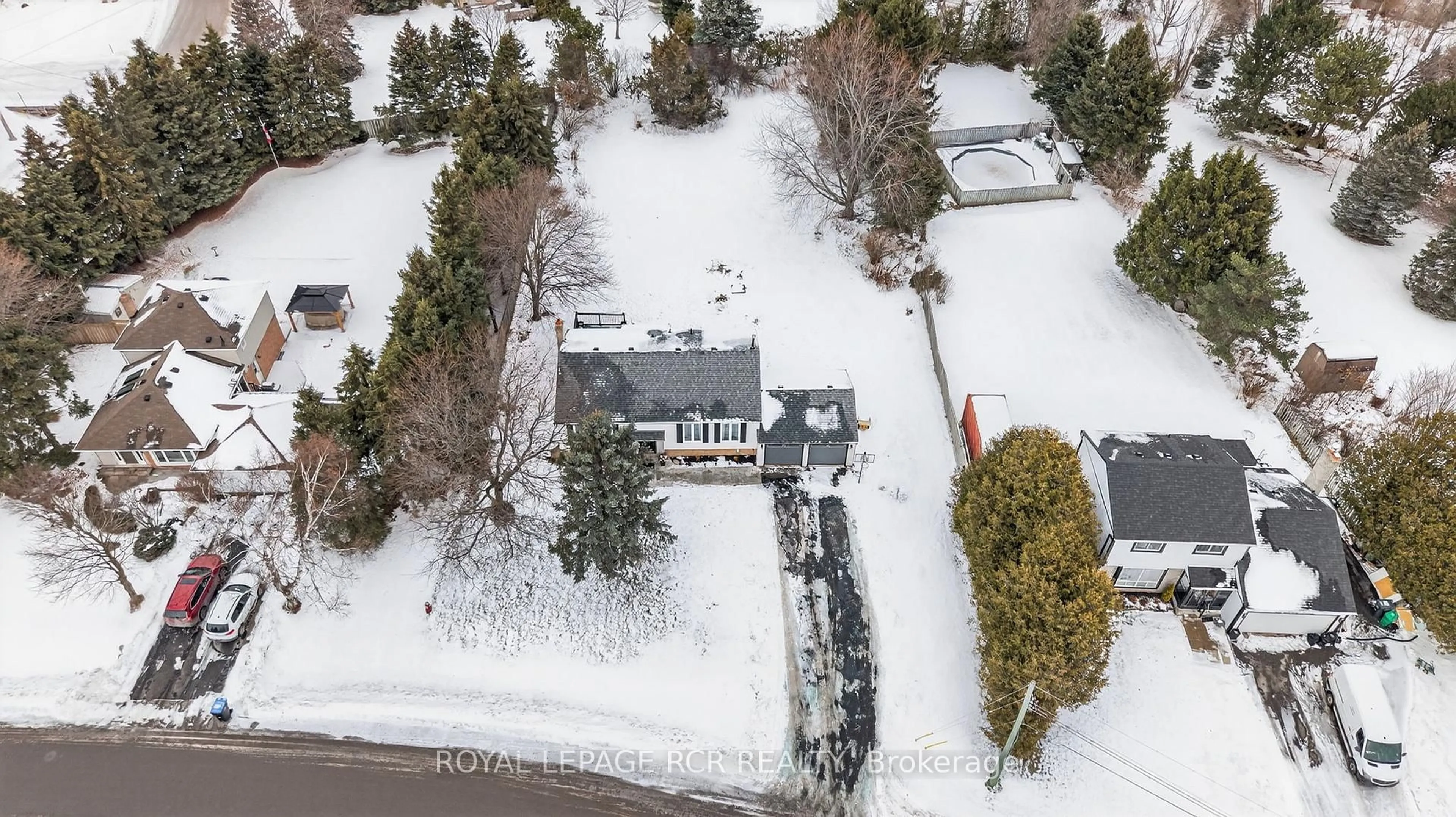 A pic from outside/outdoor area/front of a property/back of a property/a pic from drone, street for 17 Arlow Rd, Caledon Ontario L7K 0A5