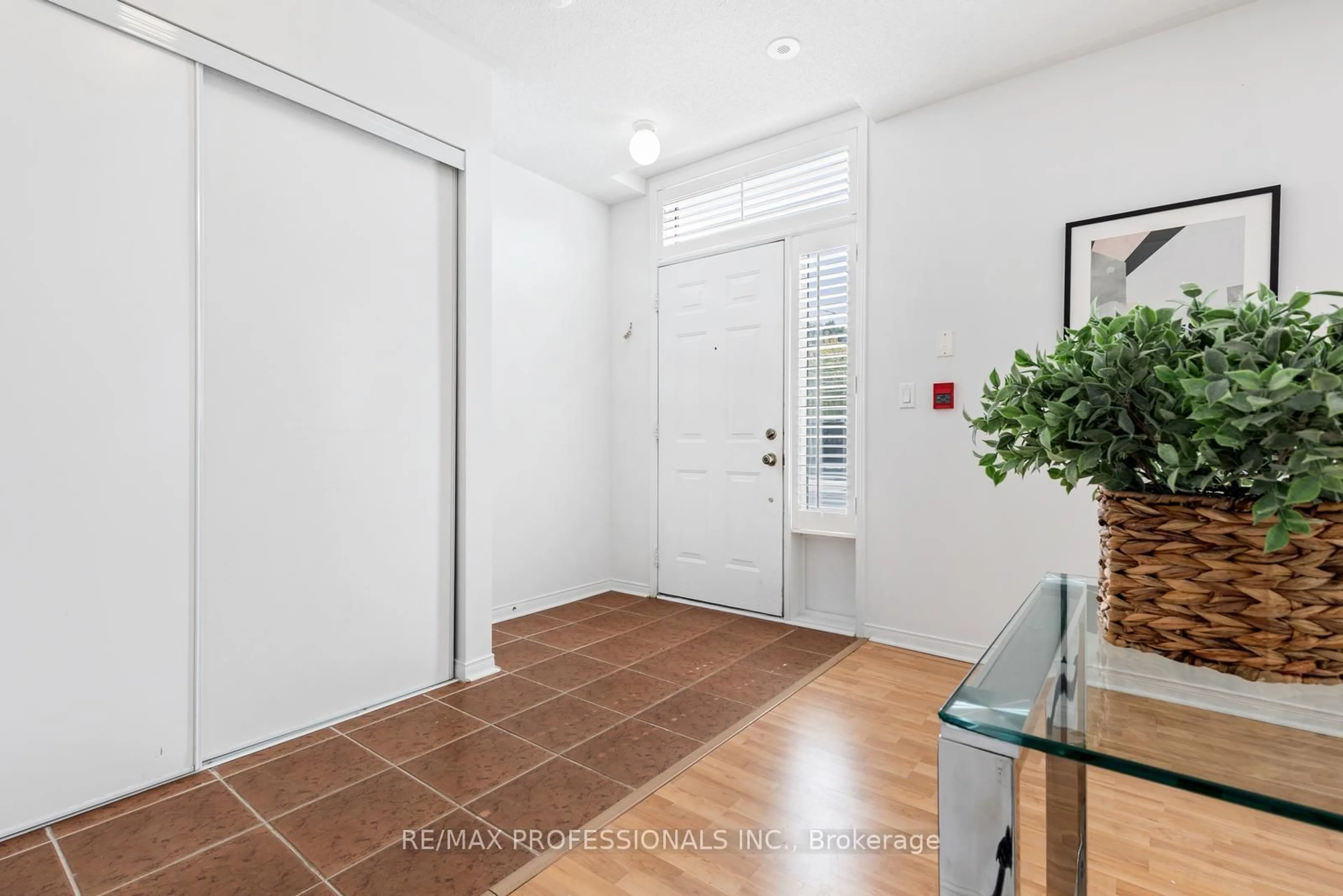 Indoor entryway for 3400 Lake Shore Blvd #104, Toronto Ontario M8W 4Z9