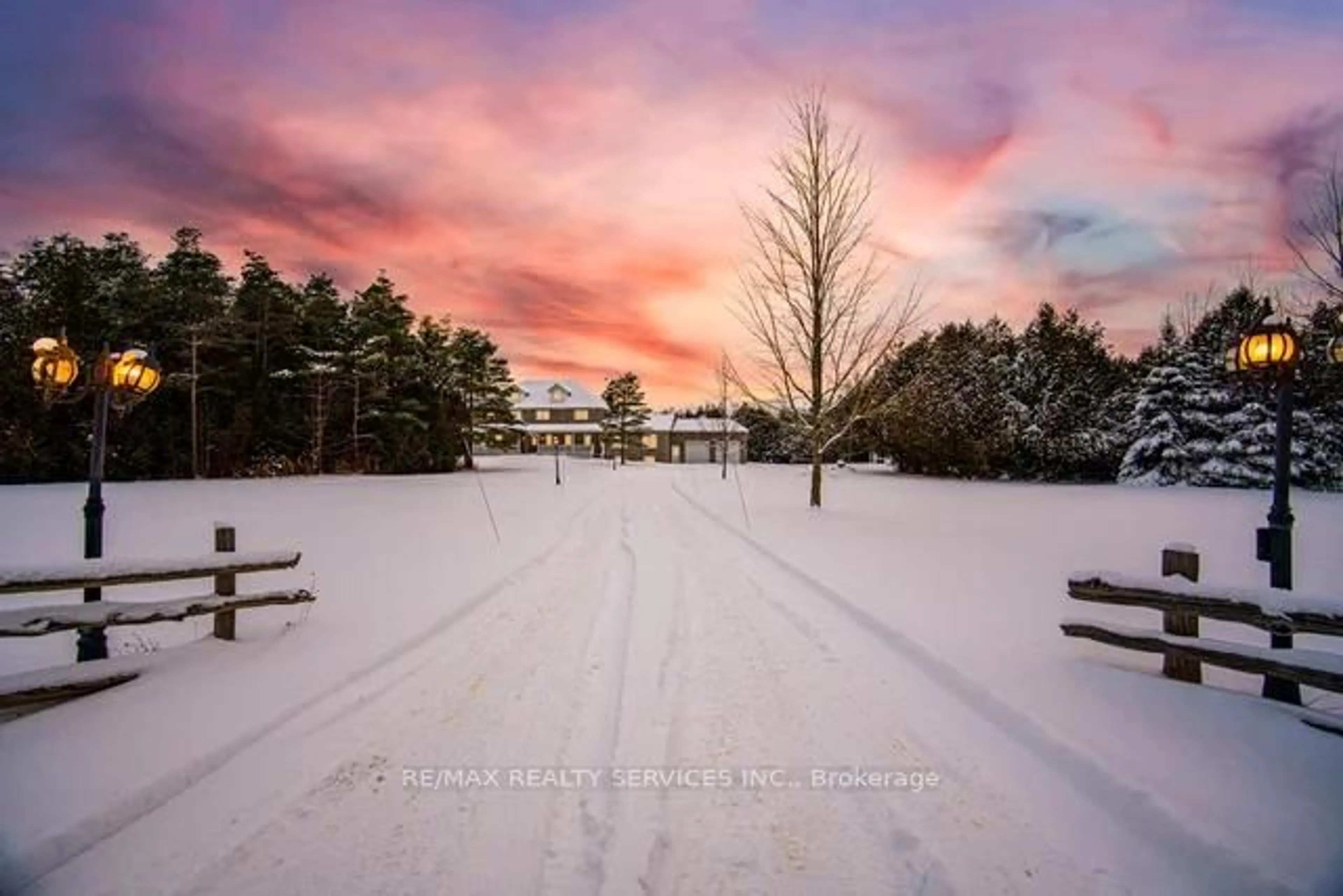 Patio, street for 20040 Kennedy Rd, Caledon Ontario L7K 1Y3