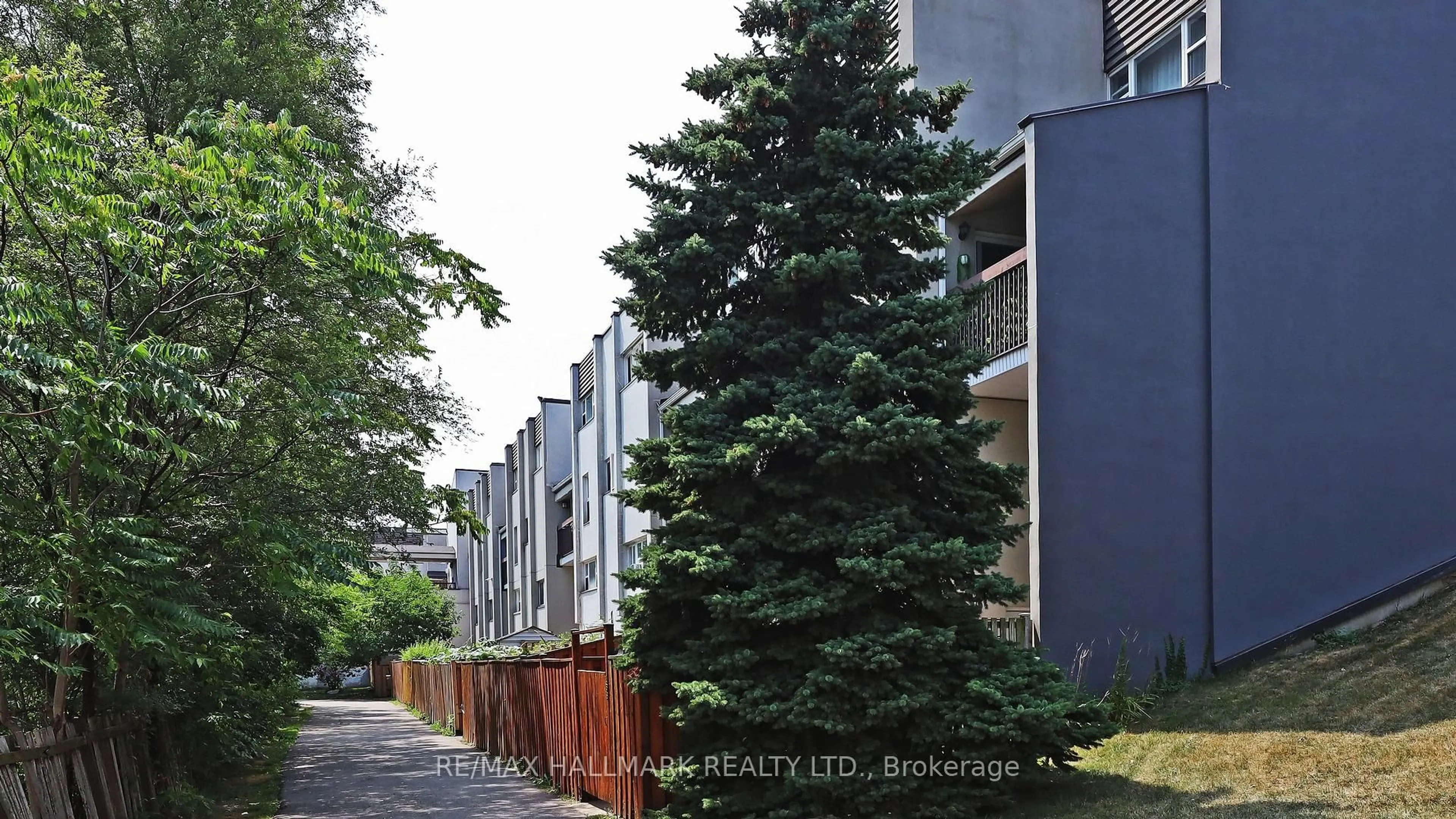 Patio, street for 3040 Constitution Blvd #130, Mississauga Ontario L4Y 3X7