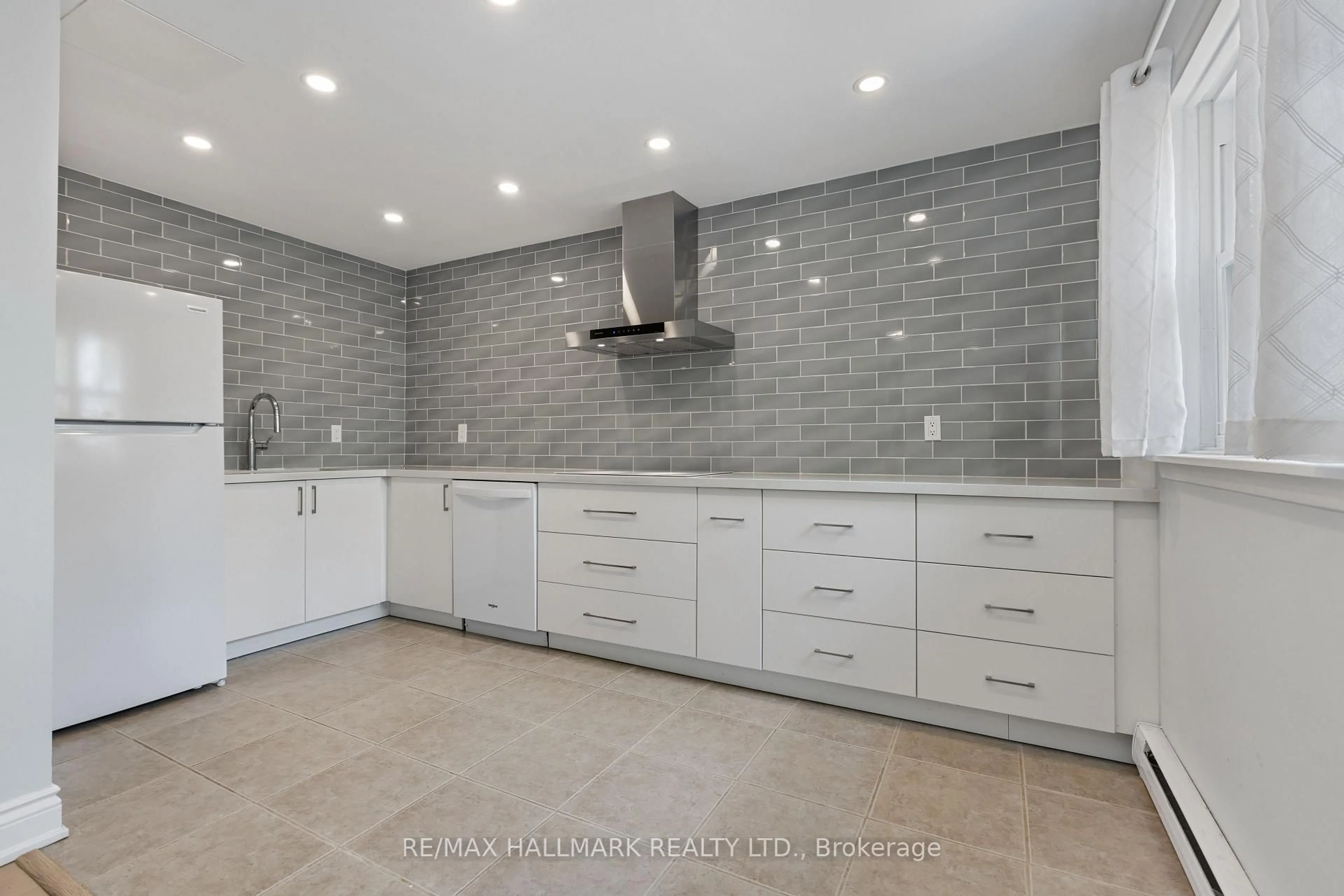 Contemporary kitchen, ceramic/tile floor for 3040 Constitution Blvd #130, Mississauga Ontario L4Y 3X7
