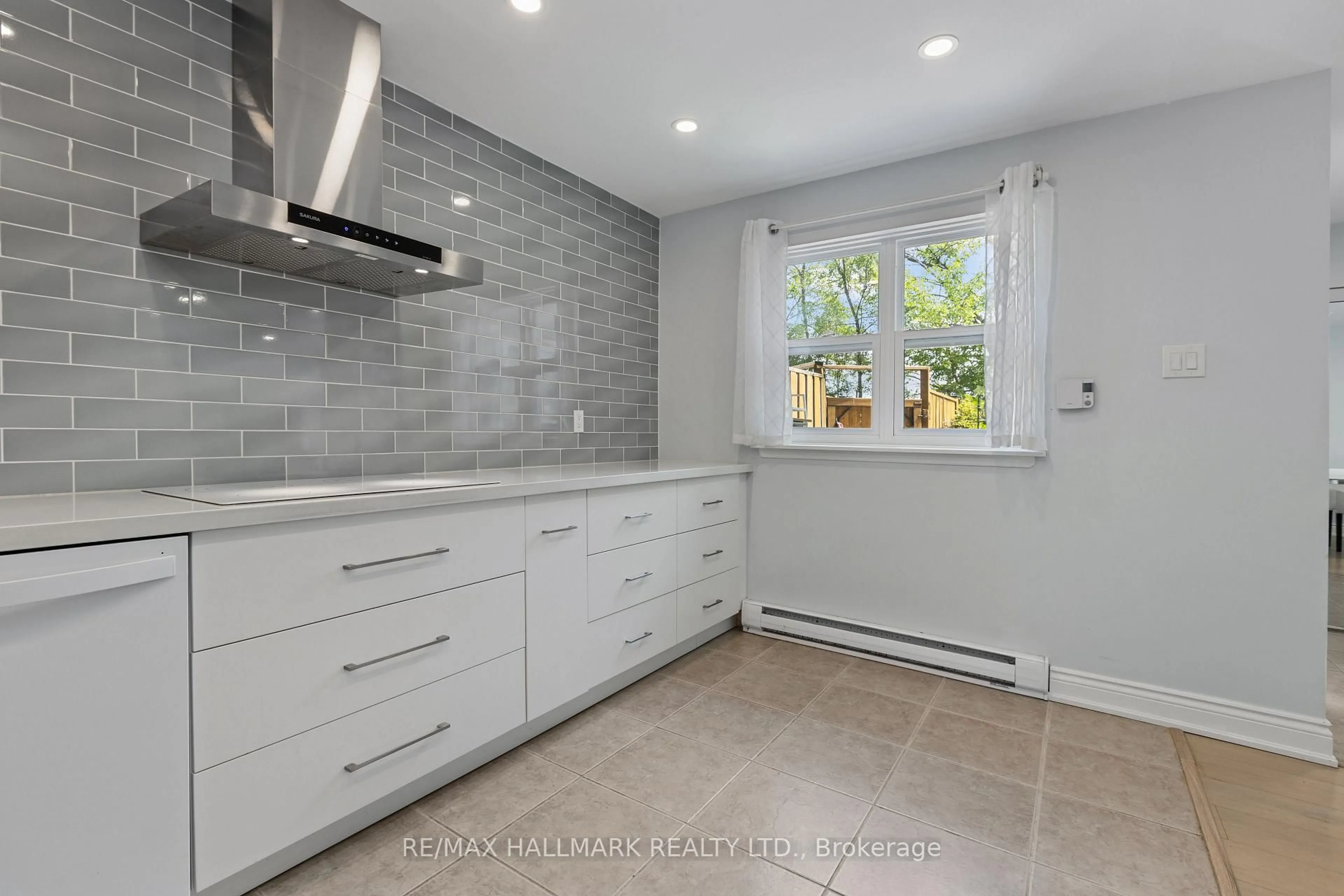 Unknown for 3040 Constitution Blvd #130, Mississauga Ontario L4Y 3X7