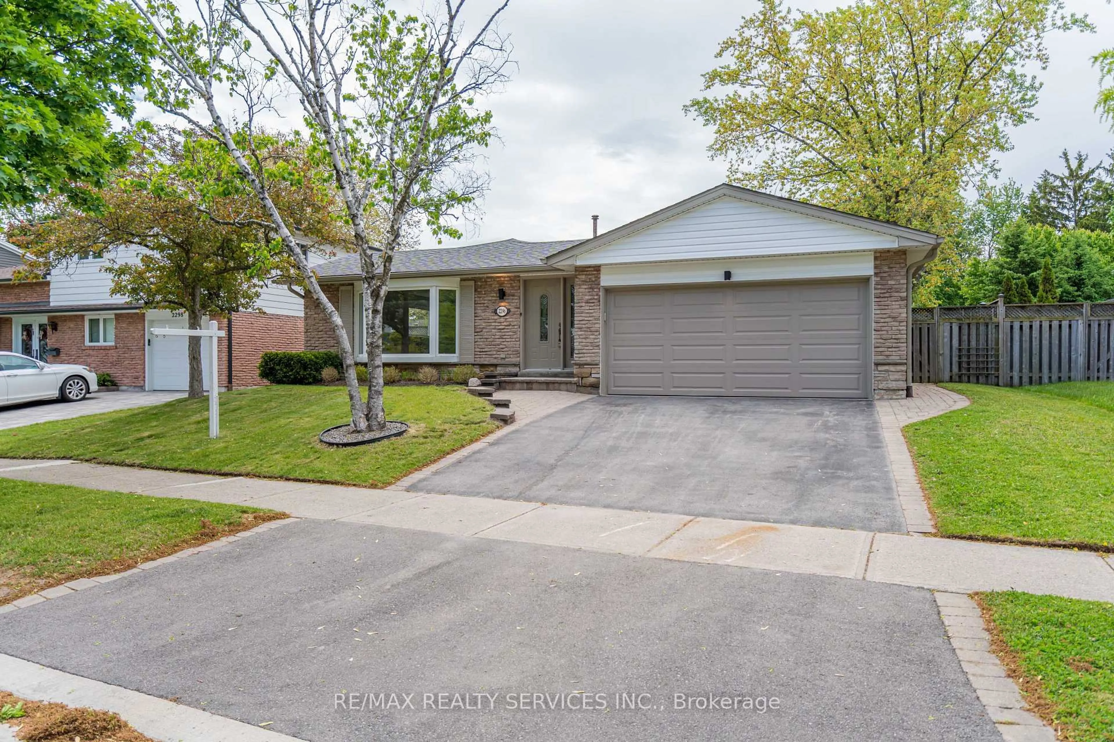 Home with brick exterior material, street for 2296 Devon Rd, Oakville Ontario L6J 5R4