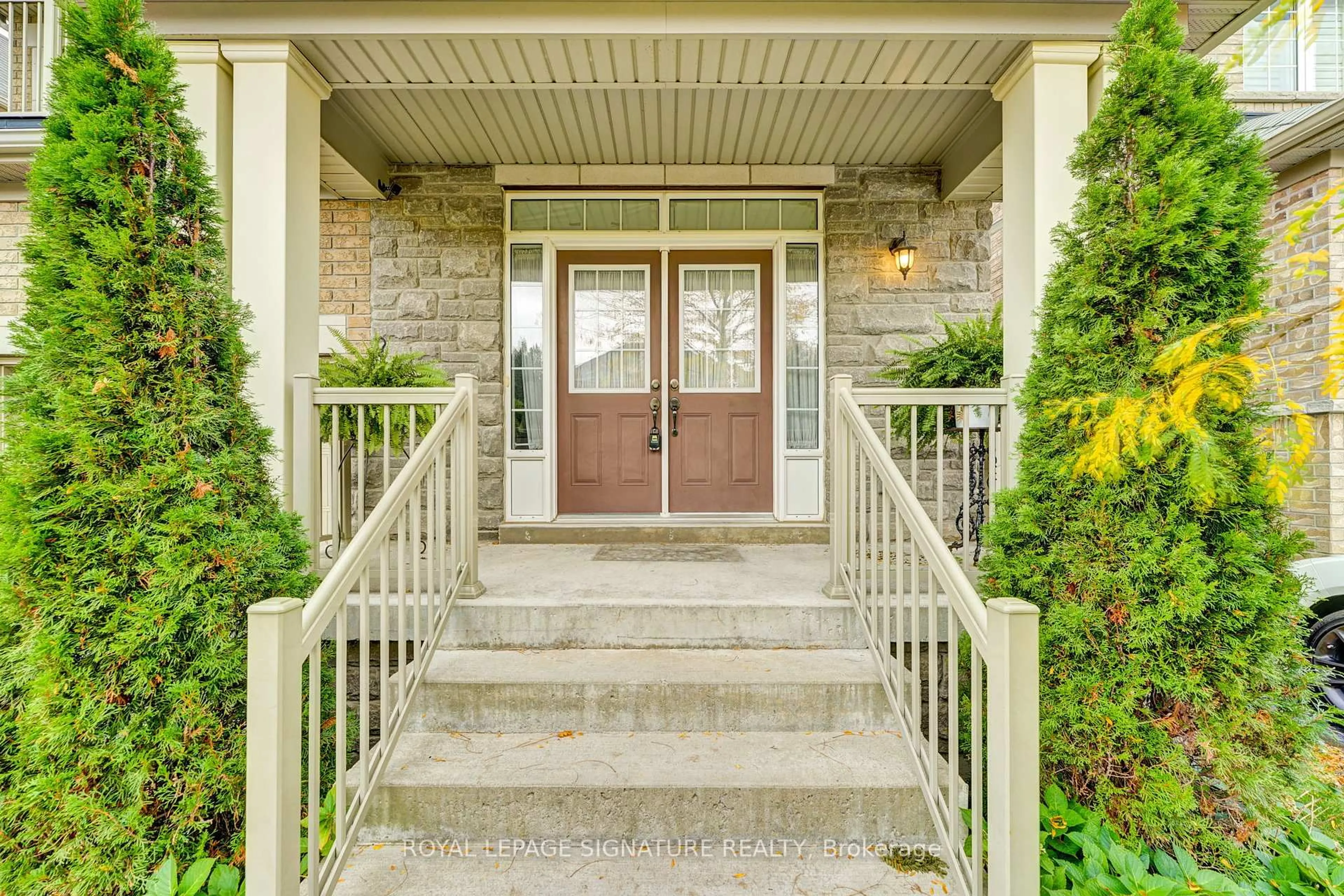 Indoor entryway for 58 Orangeblossom Tr, Brampton Ontario L6X 0E4