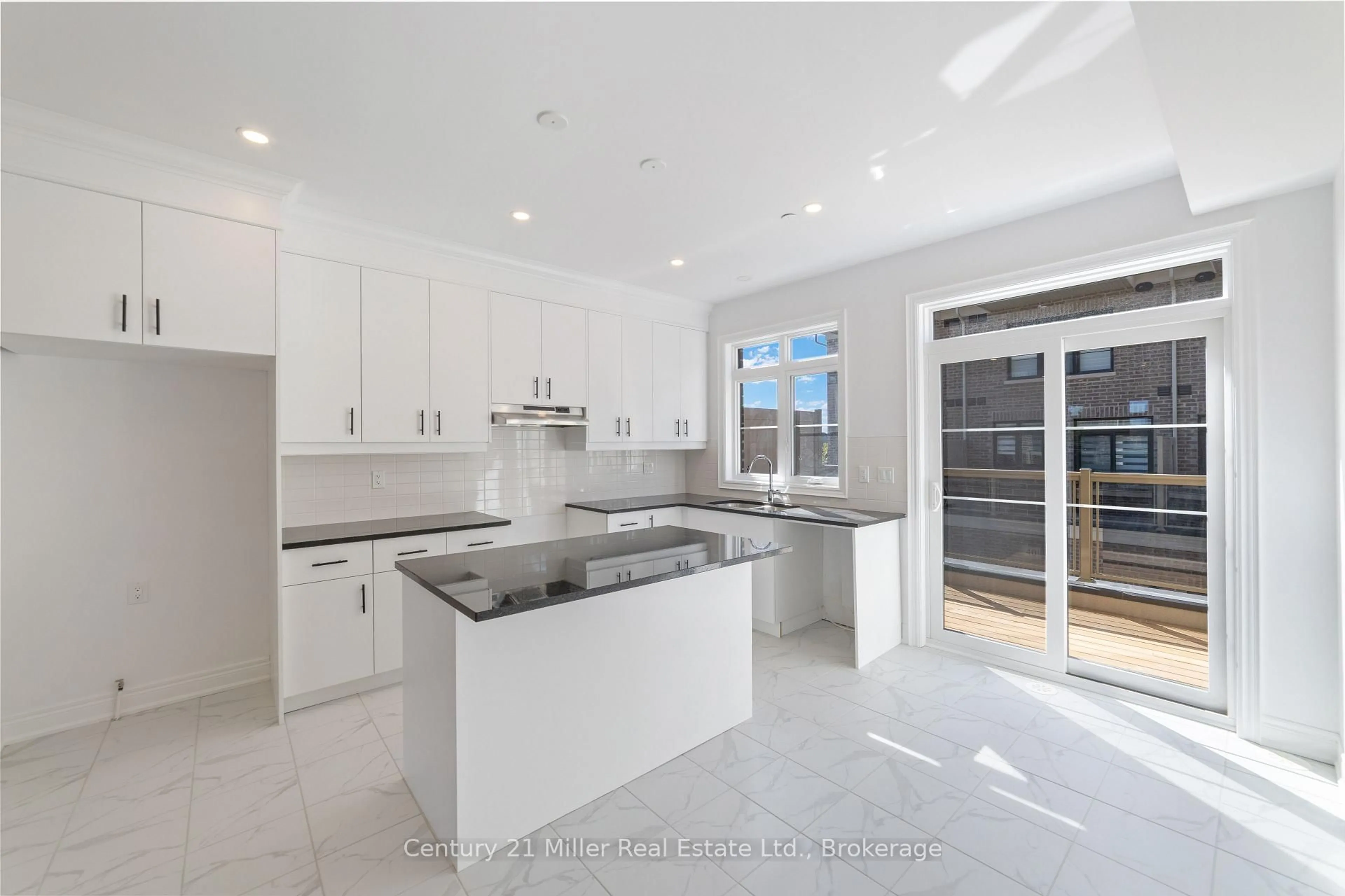 Open concept kitchen, ceramic/tile floor for 2140 Trafalgar Rd #48, Oakville Ontario L6H 8A5