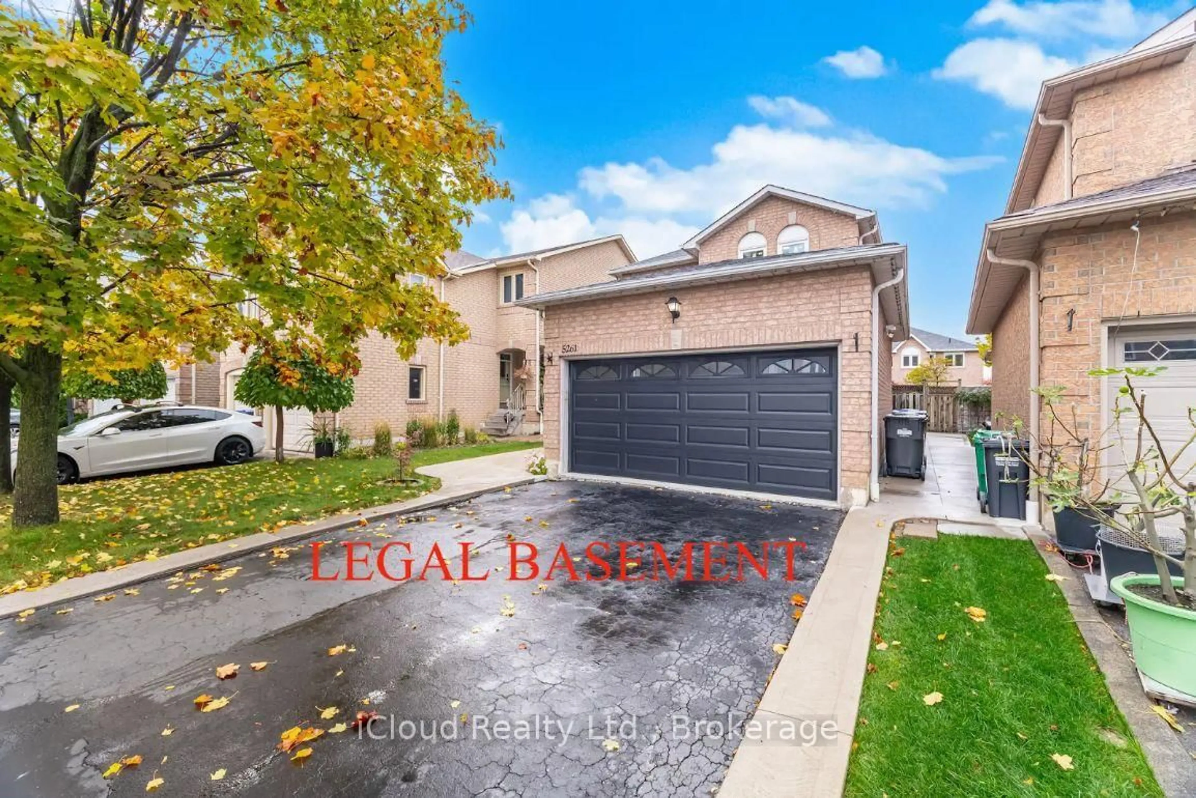 A pic from outside/outdoor area/front of a property/back of a property/a pic from drone, street for 5261 River Forest Crt, Mississauga Ontario L5V 2C7