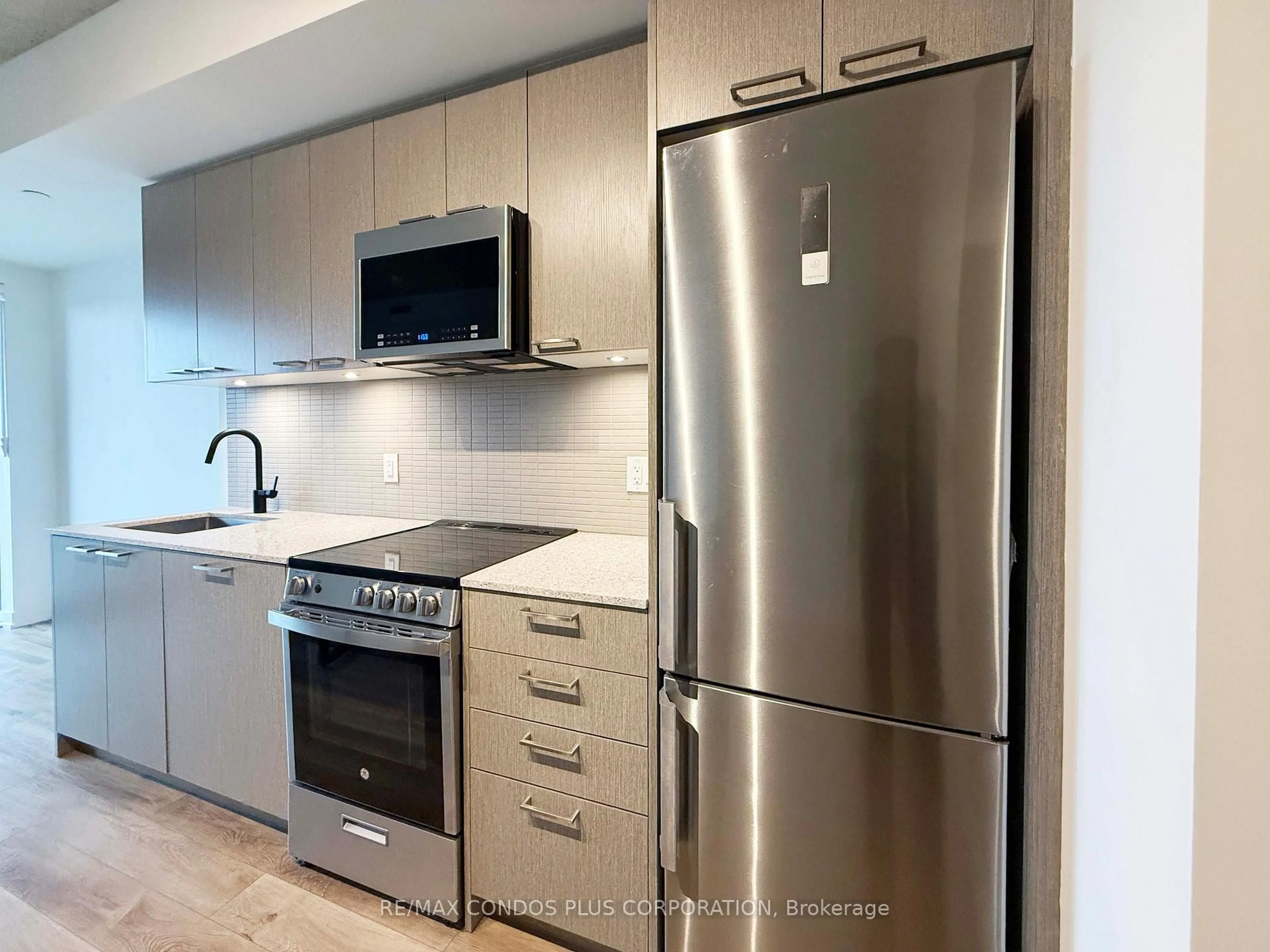 Standard kitchen, unknown for 1808 St Clair Ave #402, Toronto Ontario M6N 0C1