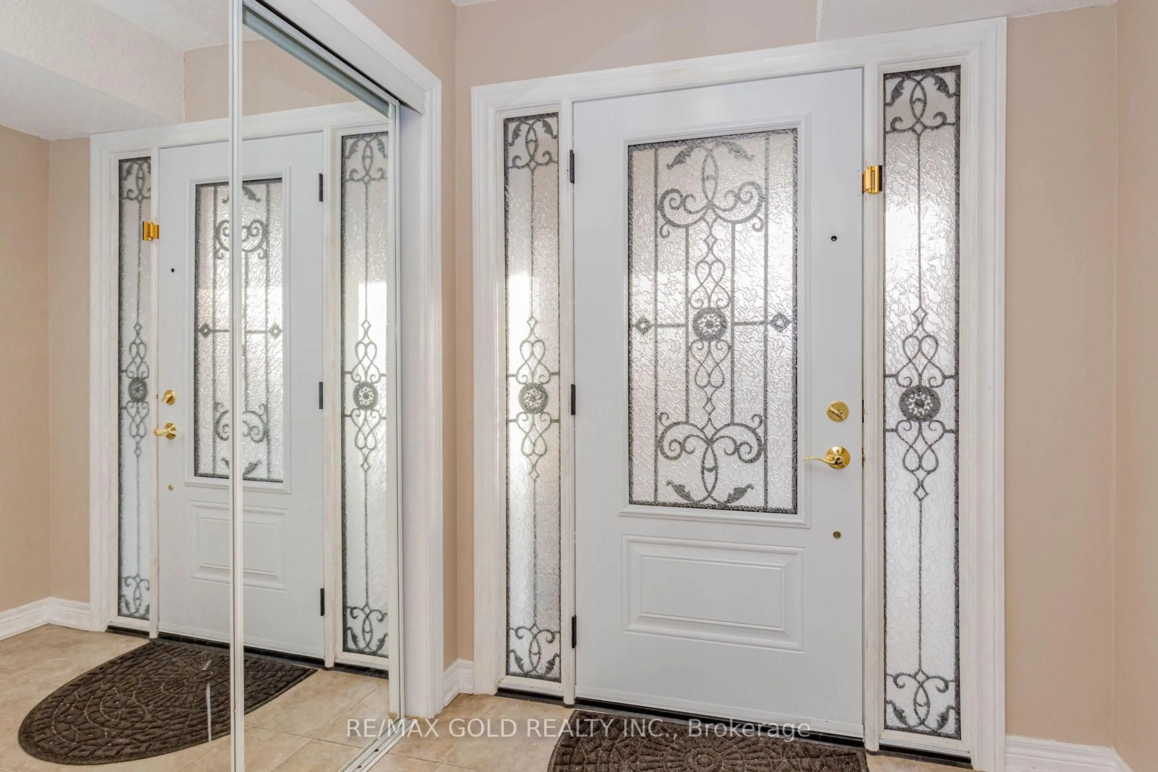 Indoor entryway for 6 October Pl, Brampton Ontario L6Y 0R6