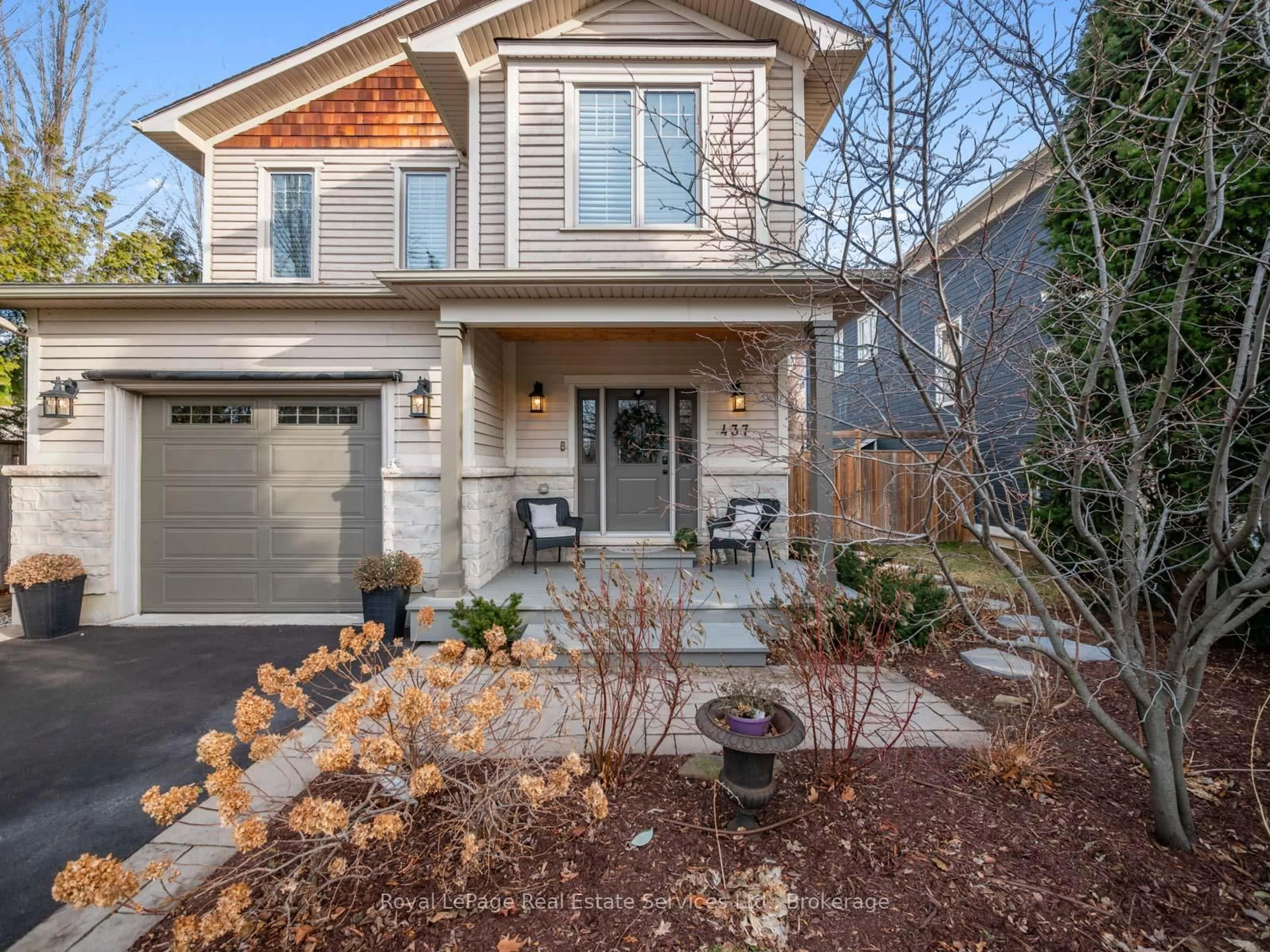 Home with brick exterior material, street for 437 Inglehart St, Oakville Ontario L6J 3J5