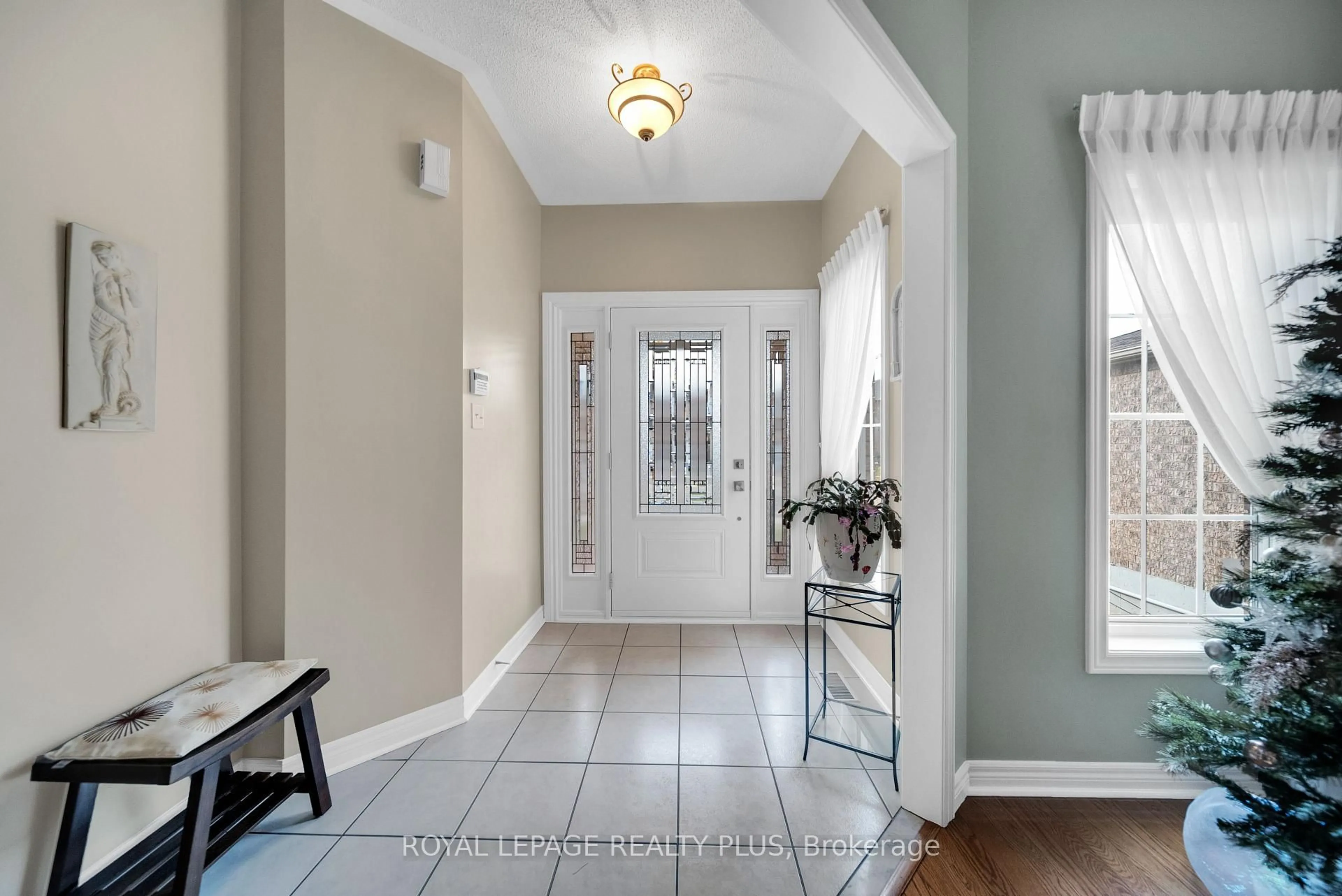 Indoor entryway for 6323 Lisgar Dr, Mississauga Ontario L5N 7W2