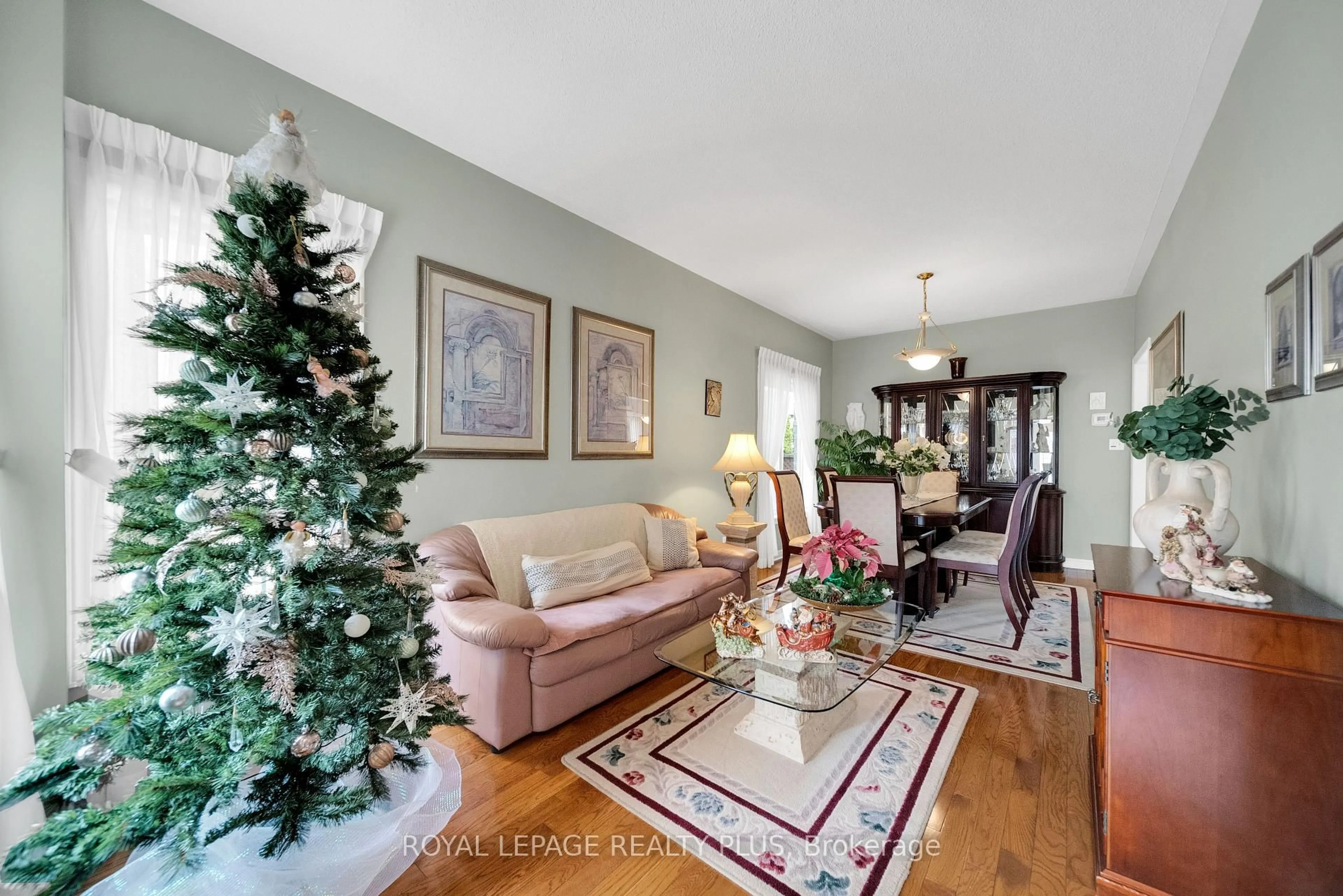 Living room with furniture, unknown for 6323 Lisgar Dr, Mississauga Ontario L5N 7W2