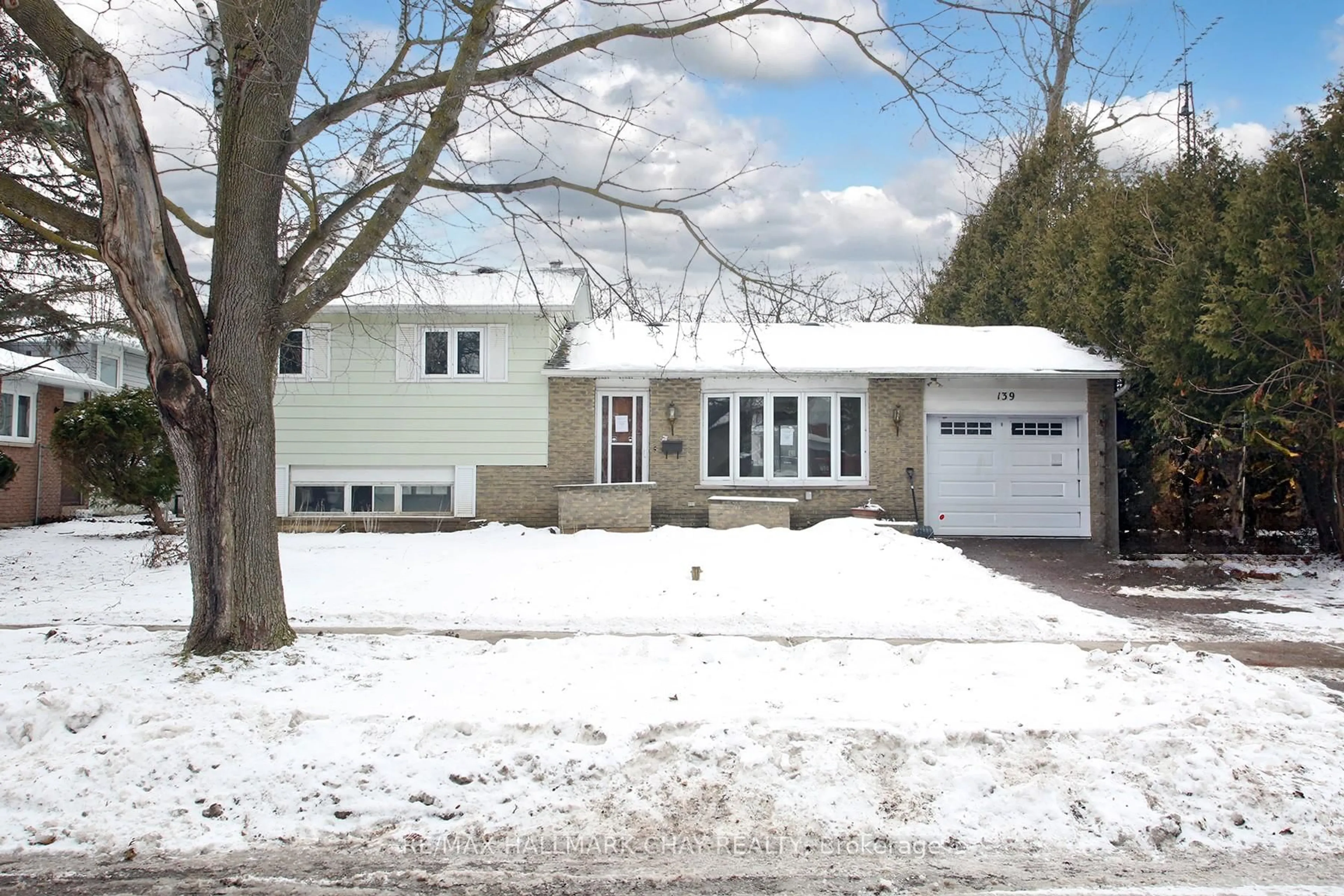 Home with vinyl exterior material, street for 139 Church St, Orangeville Ontario L9W 1P3