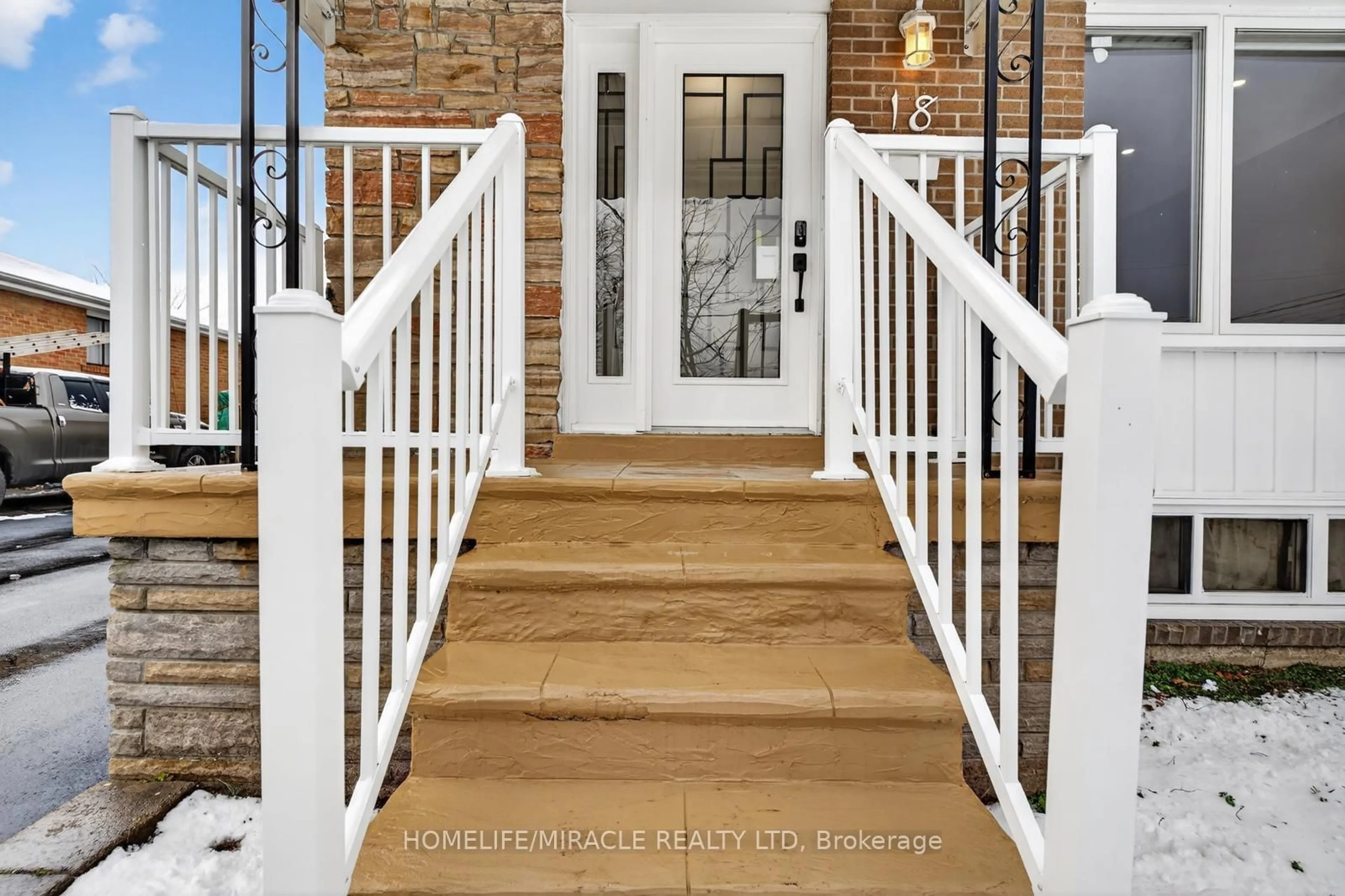 Indoor entryway for 18 Rubydale Gdns, Toronto Ontario M9L 1B9