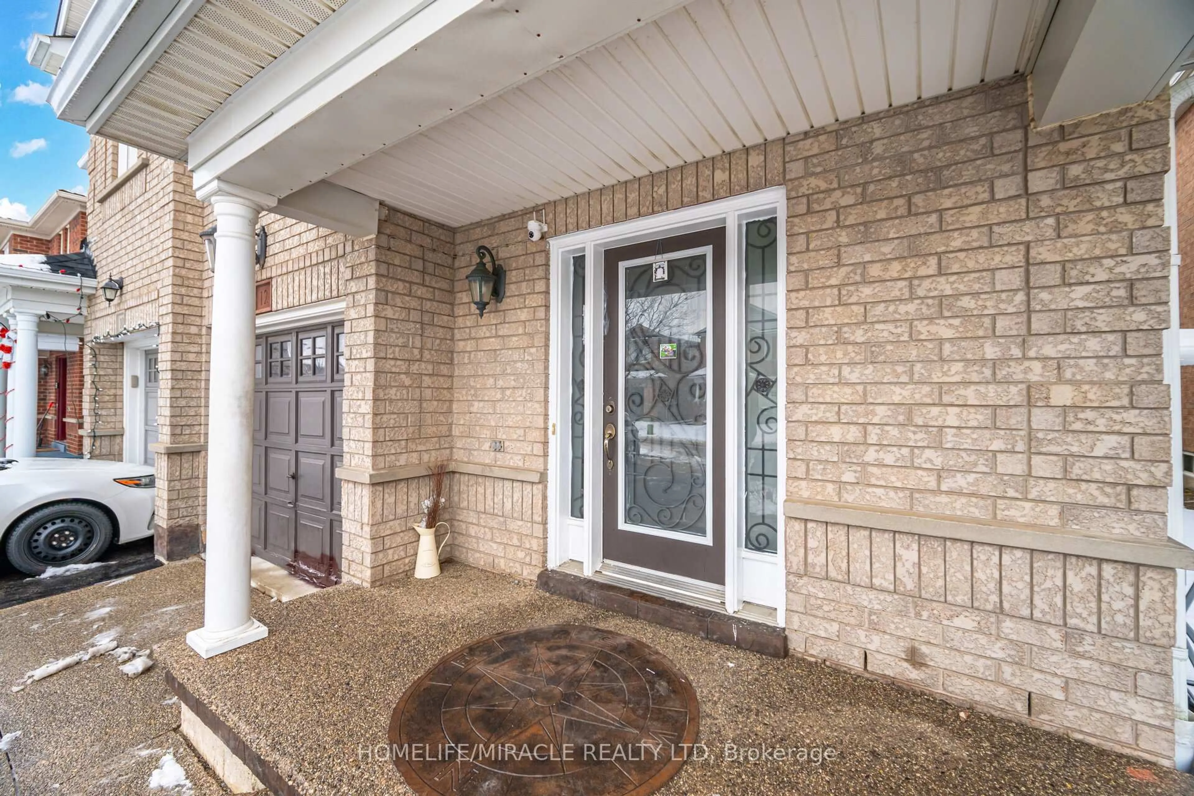 Indoor entryway for 12 Hollingsworth Circ, Brampton Ontario L7A 0J7