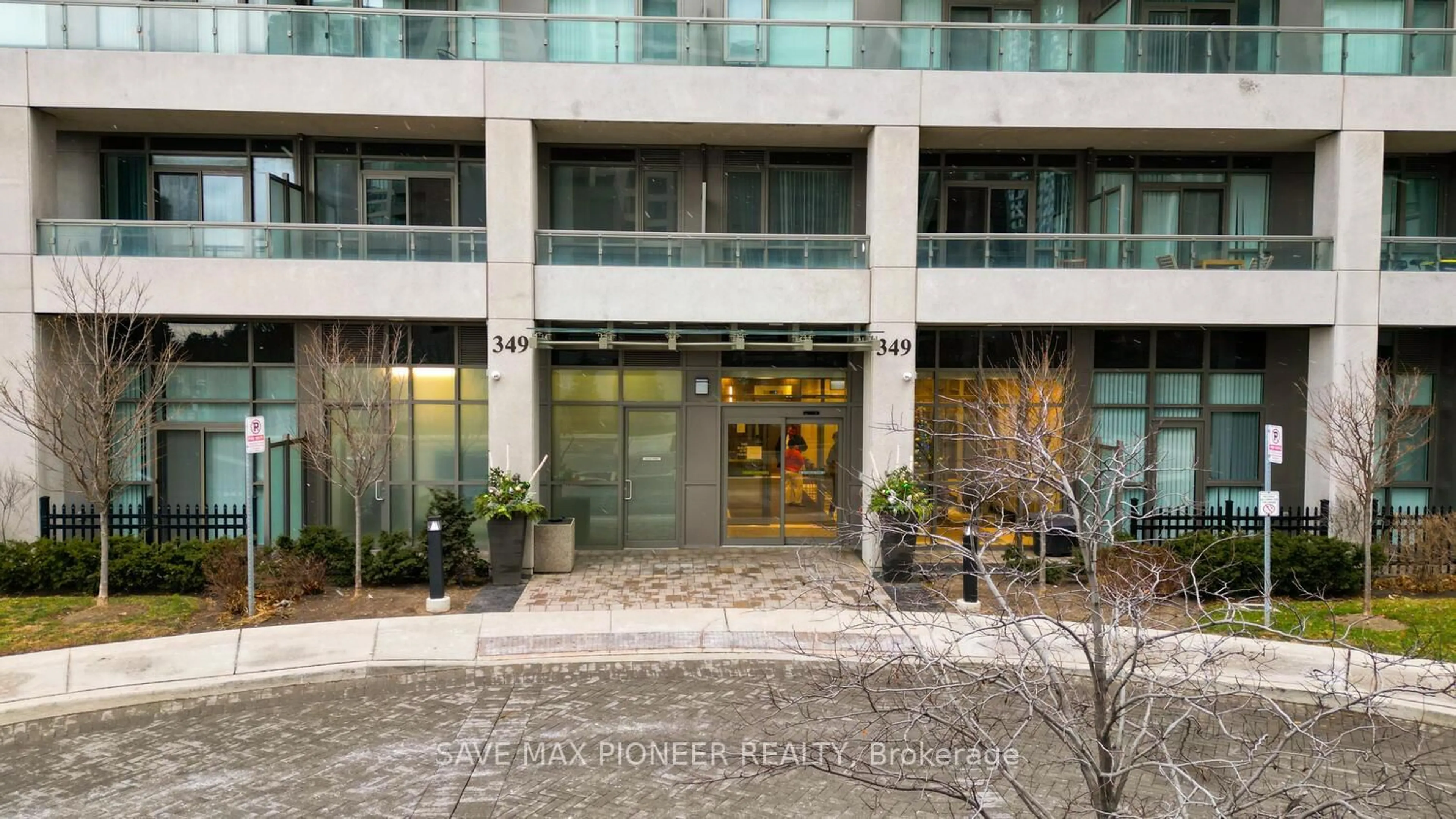 Indoor foyer for 349 Rathburn Rd #1606, Mississauga Ontario L5B 0G9