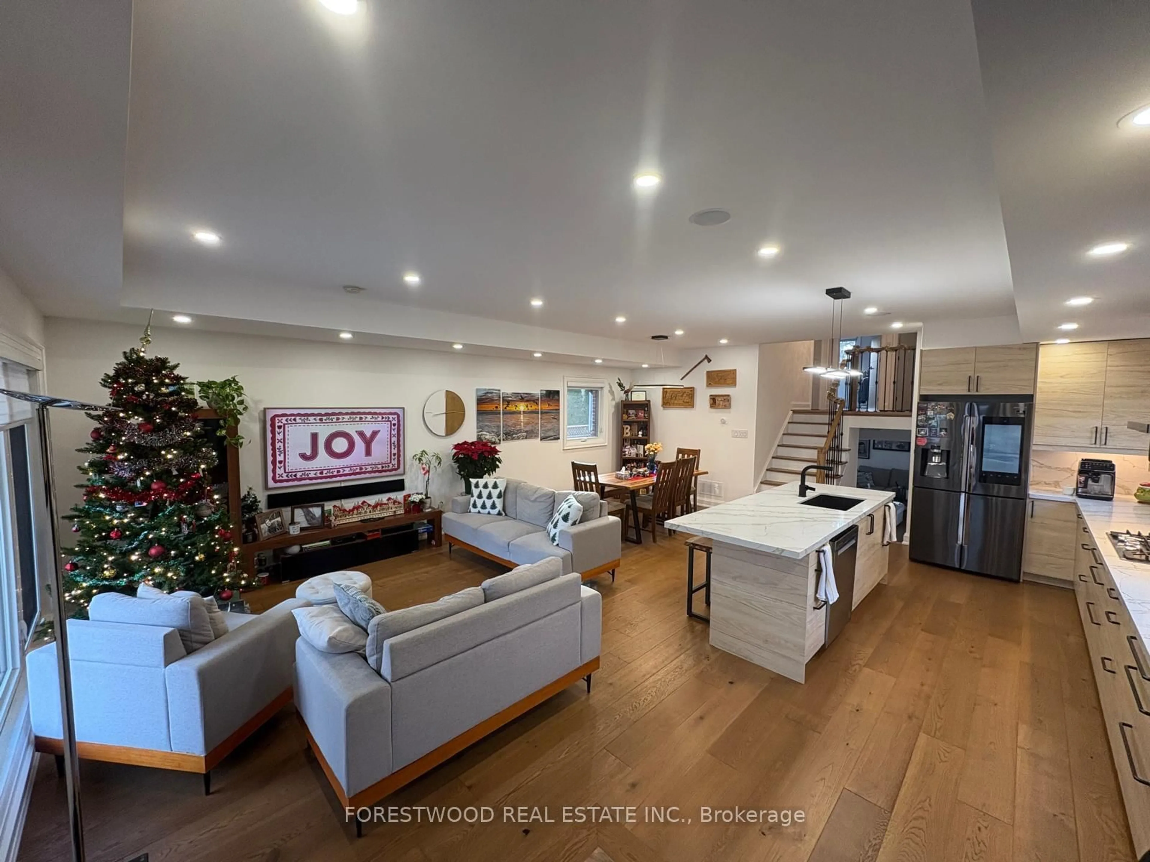 Open concept kitchen, unknown for 2185 Wyton Crt, Mississauga Ontario L4Y 1X3