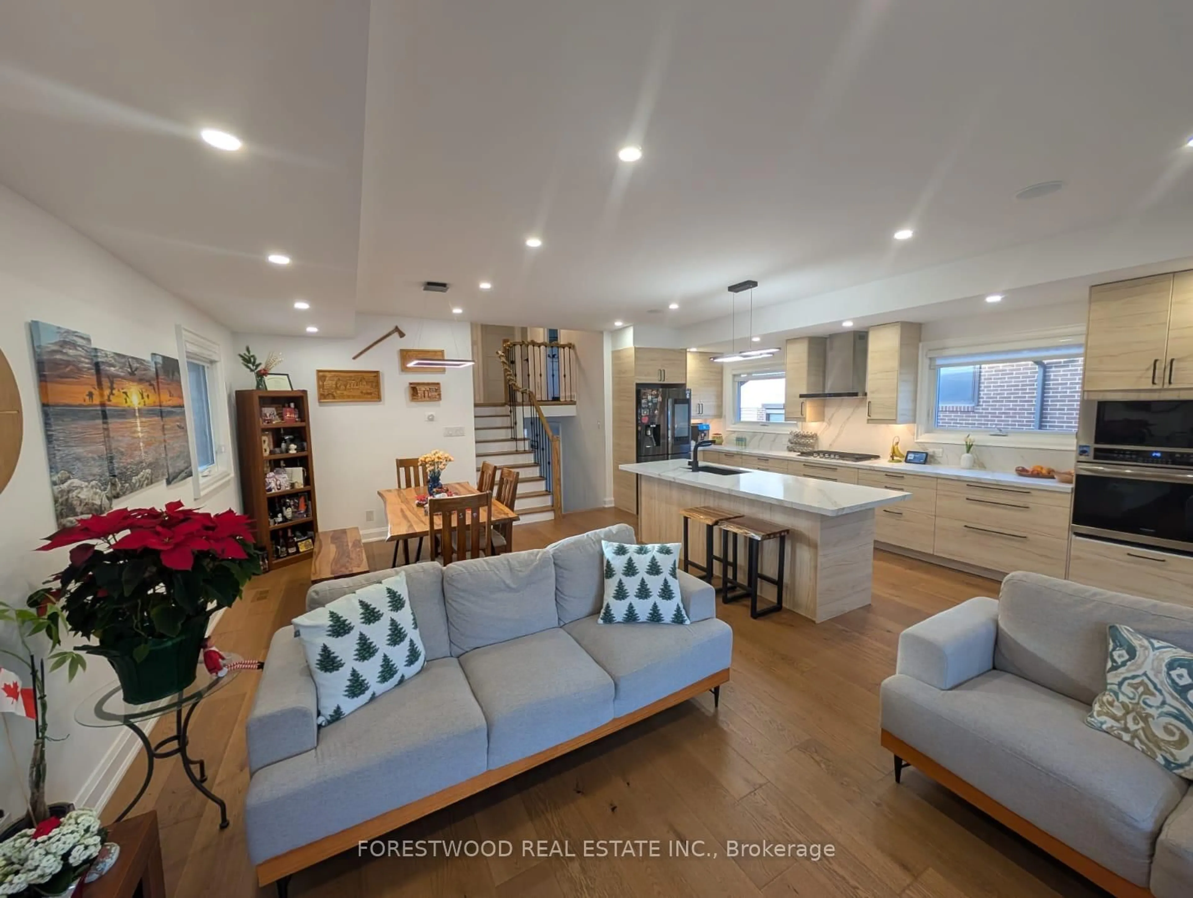 Open concept kitchen, unknown for 2185 Wyton Crt, Mississauga Ontario L4Y 1X3