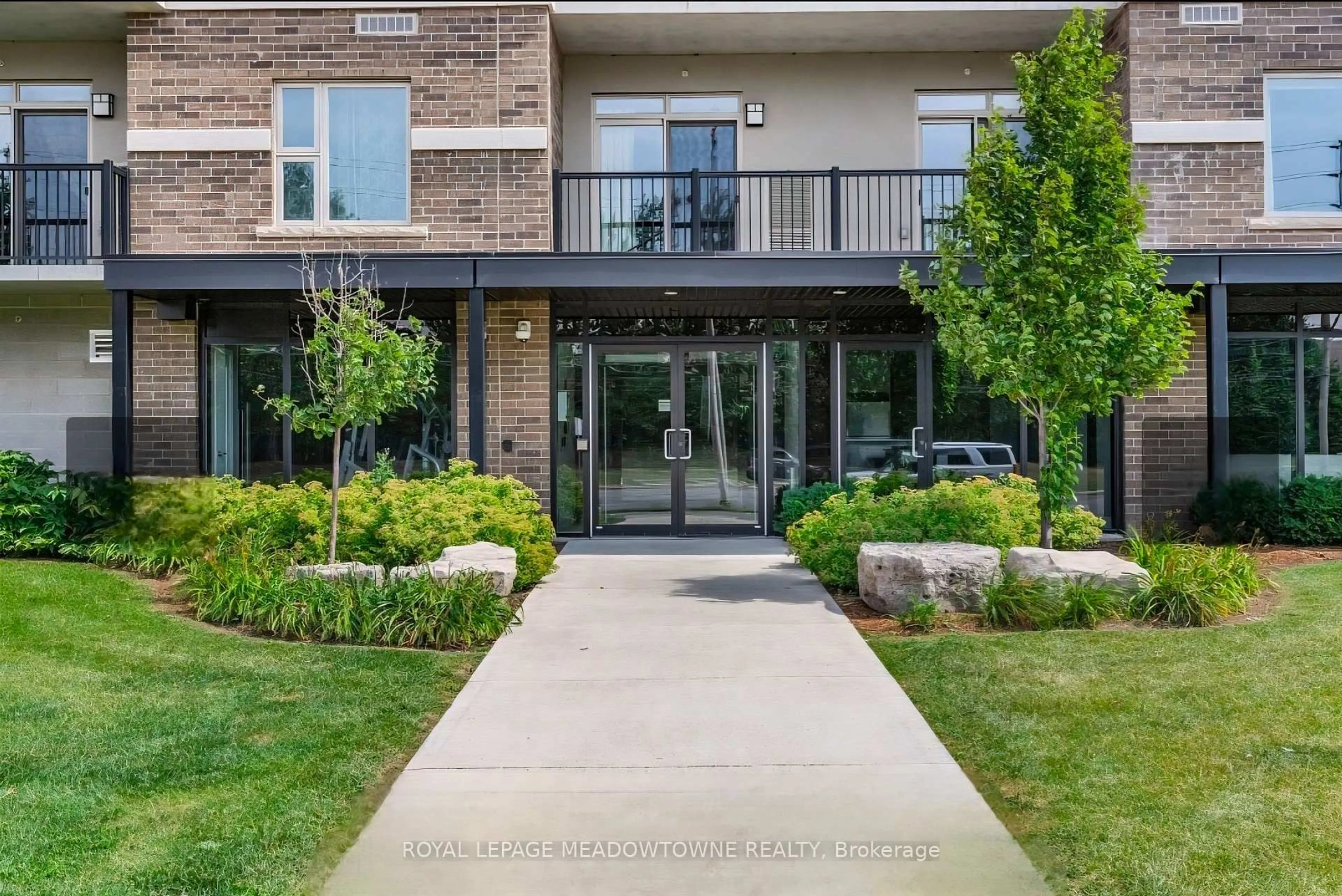 Patio, street for 610 Farmstead Dr #324, Milton Ontario L9T 8X5