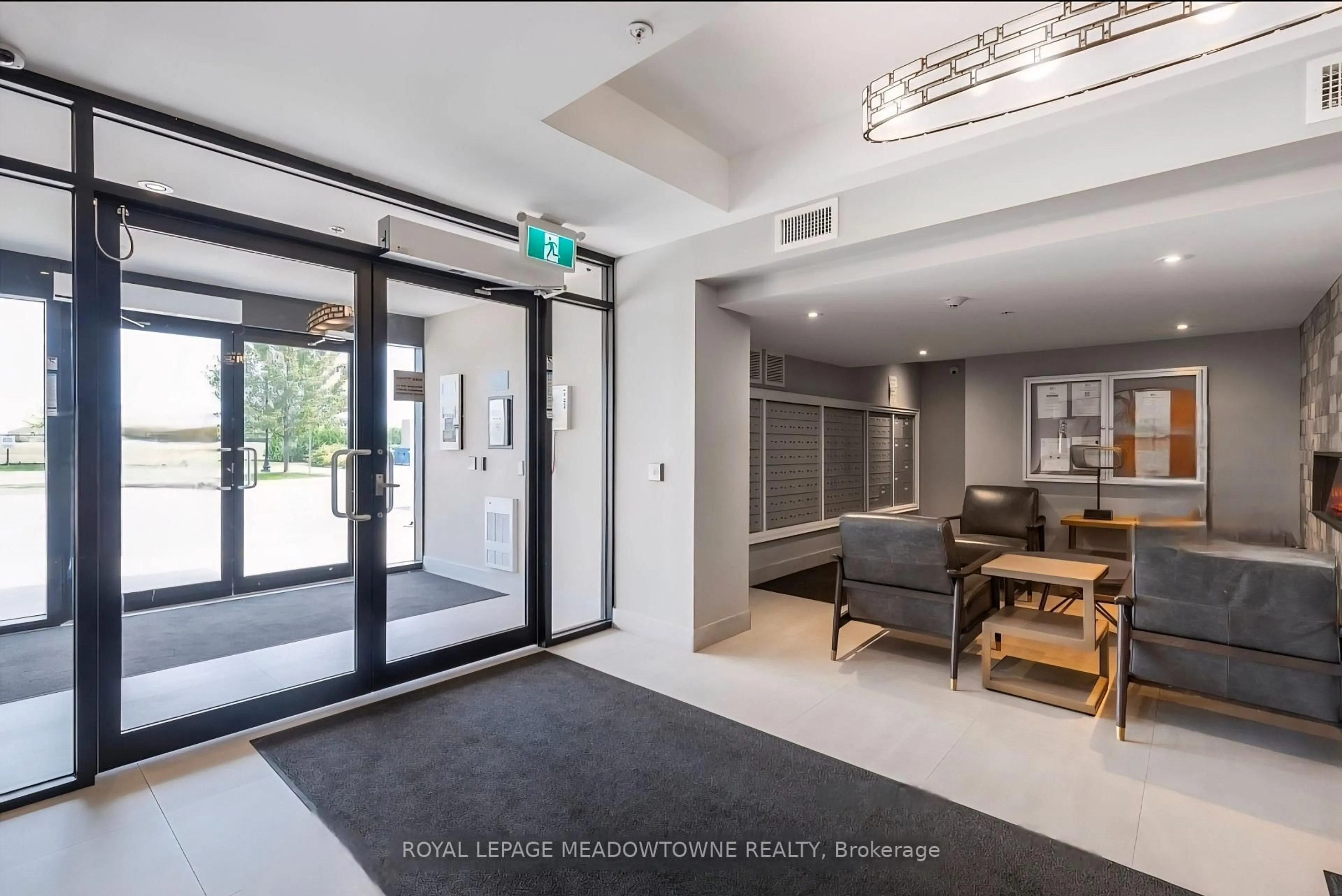 Indoor foyer for 610 Farmstead Dr #324, Milton Ontario L9T 8X5