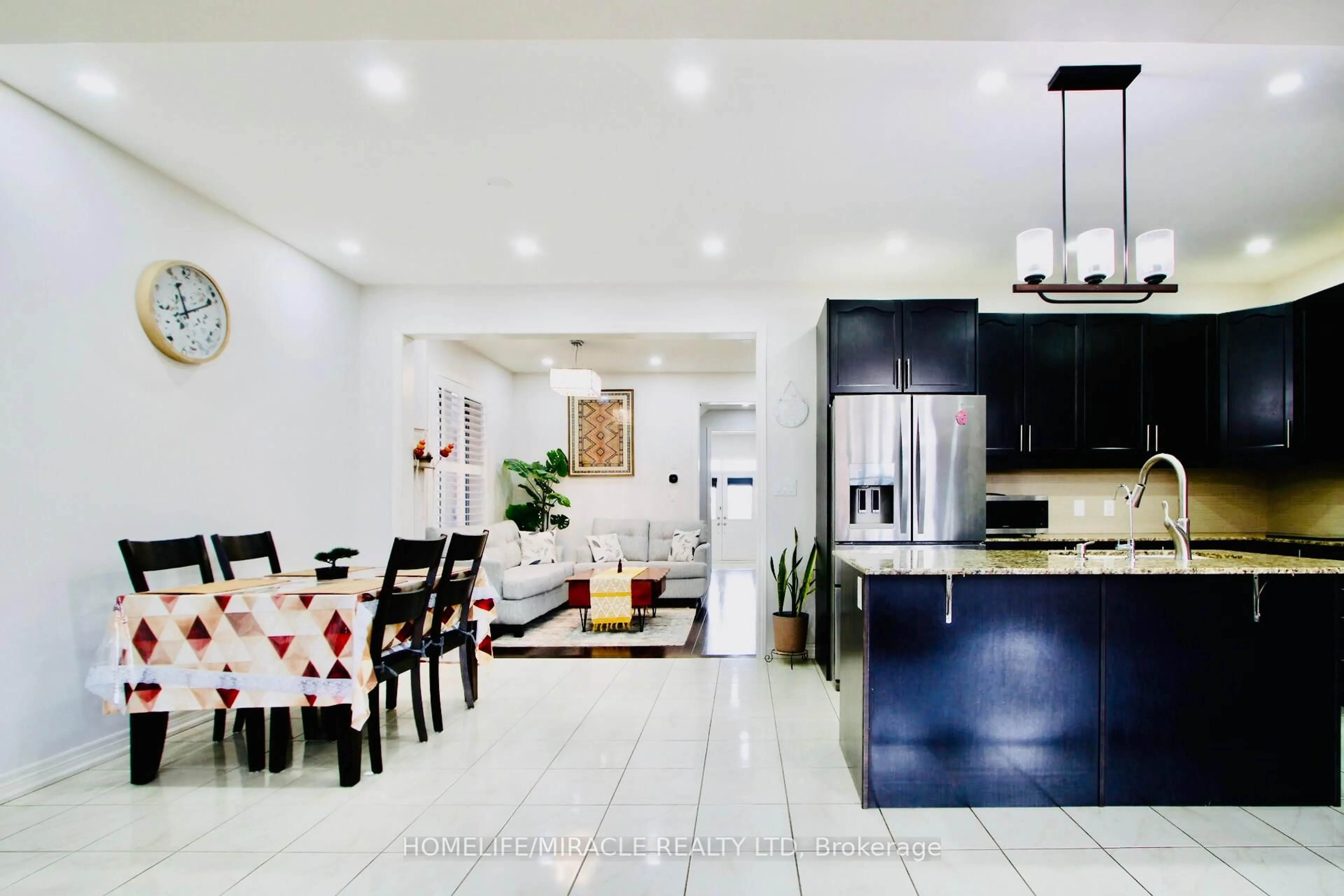 Open concept kitchen, ceramic/tile floor for 19 Exhibition Cres, Brampton Ontario L7A 4B9