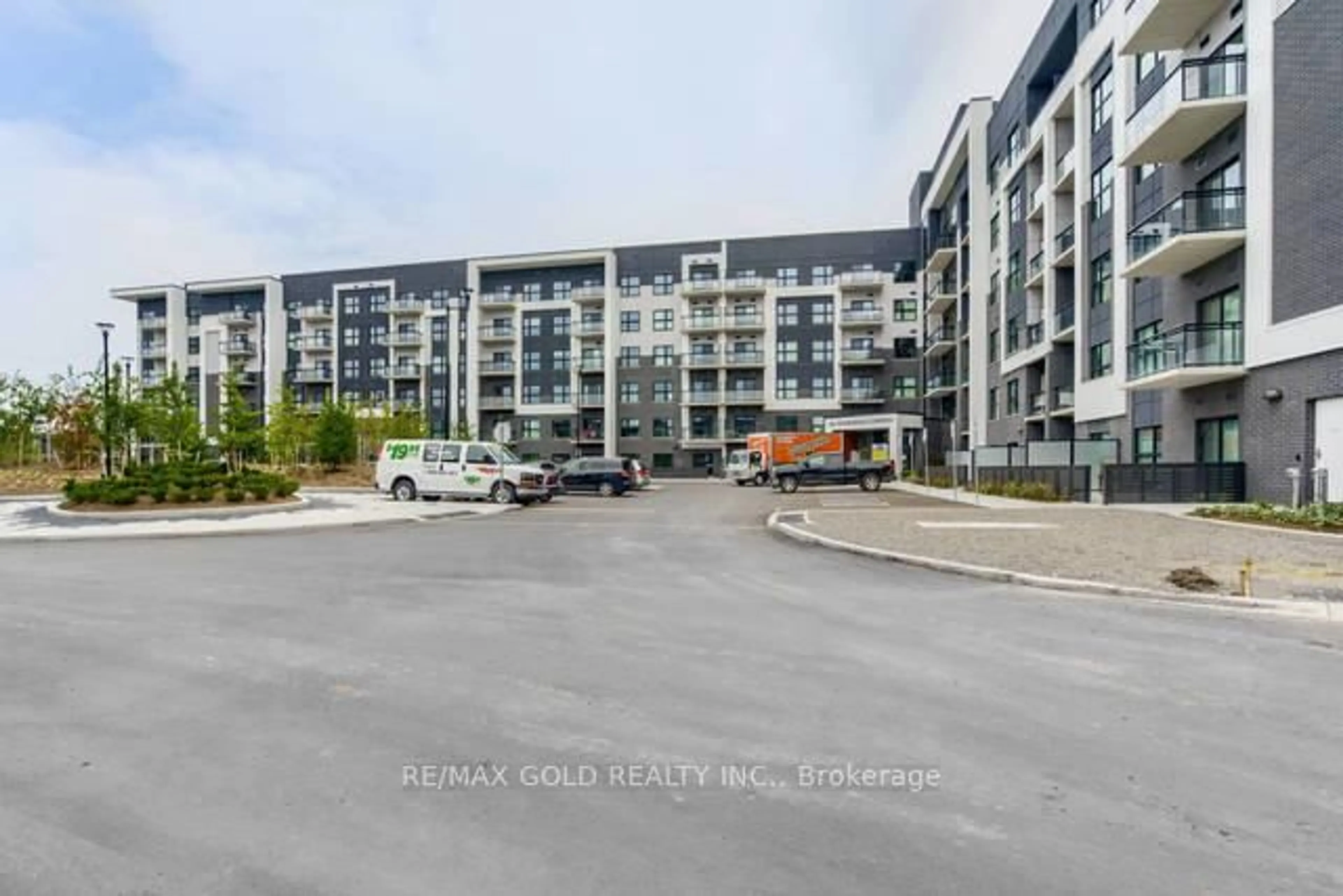 A pic from outside/outdoor area/front of a property/back of a property/a pic from drone, street for 128 Grovewood Common #609, Oakville Ontario L6H 0X3