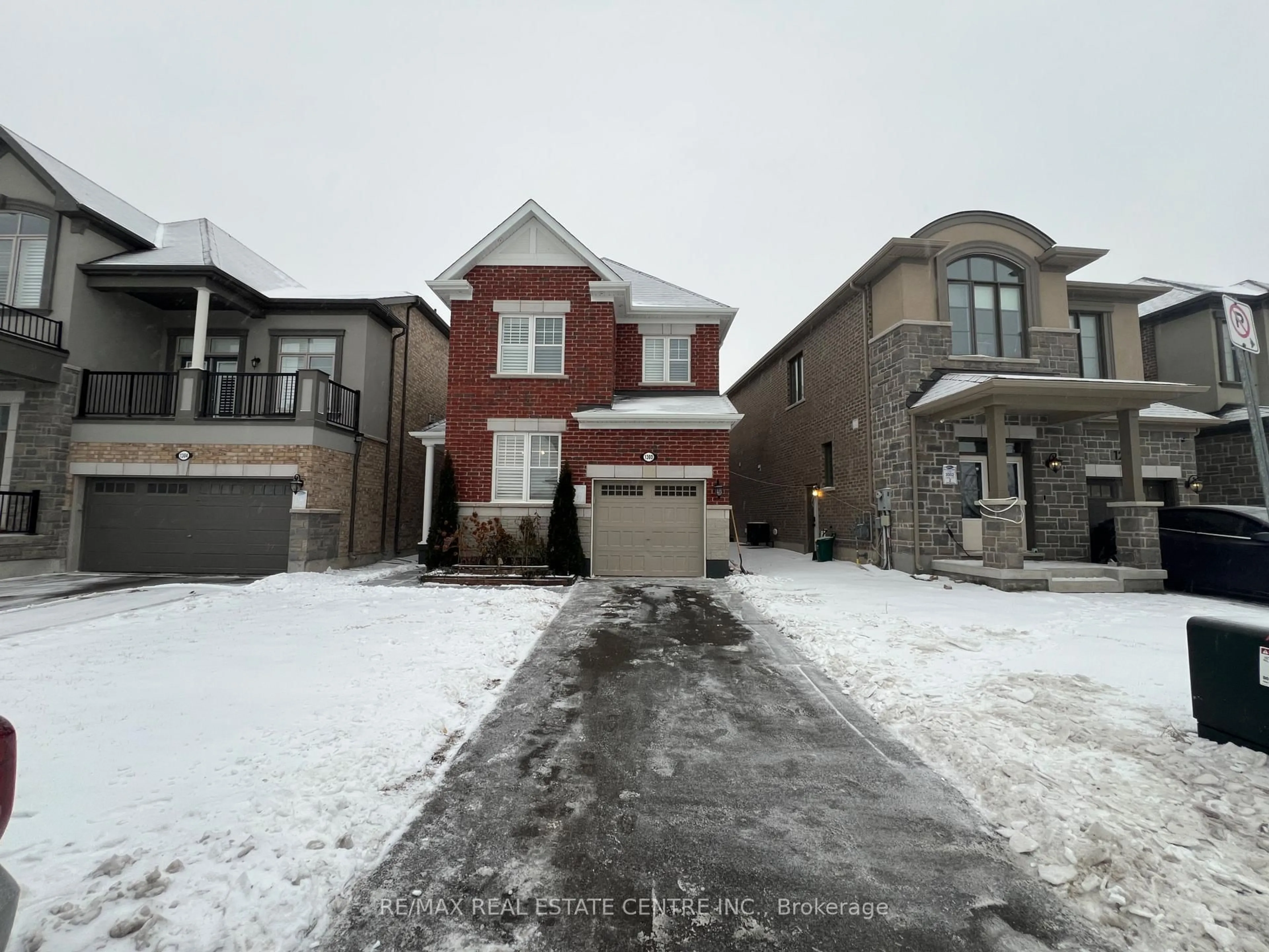 A pic from outside/outdoor area/front of a property/back of a property/a pic from drone, street for 1300 Basswood Cres, Milton Ontario L9T 7E7