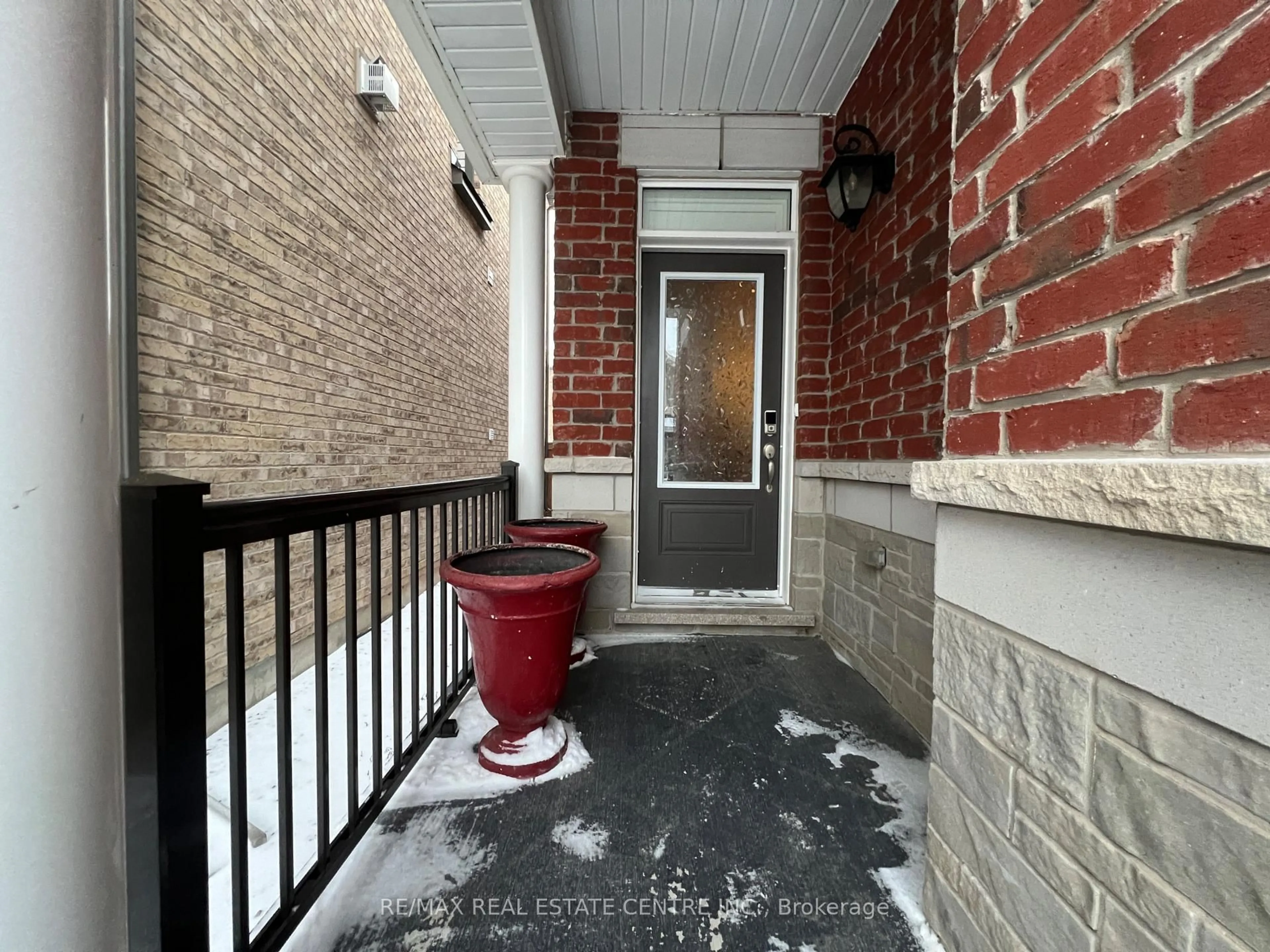 Indoor entryway for 1300 Basswood Cres, Milton Ontario L9T 7E7