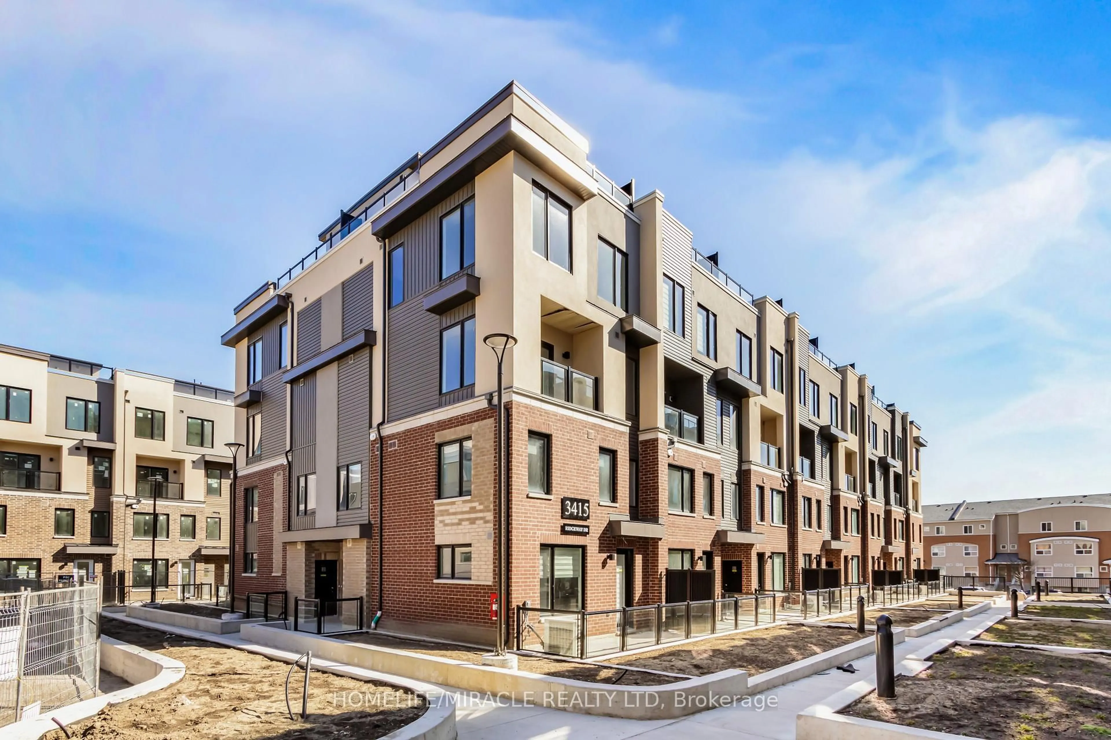 Patio, street for 3415 Ridgeway Dr #16, Mississauga Ontario L5L 0B9