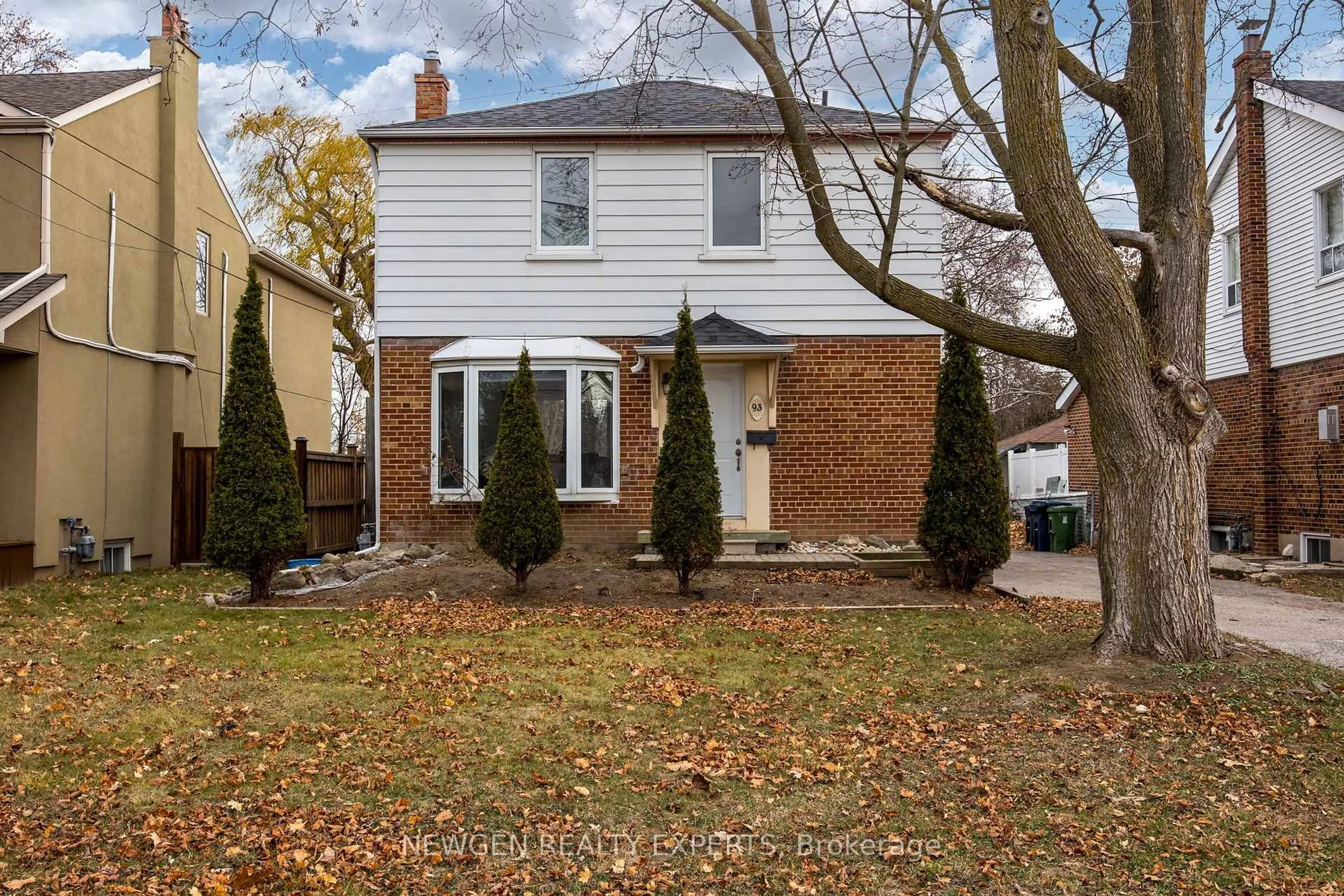 A pic from outside/outdoor area/front of a property/back of a property/a pic from drone, street for 93 Ashbourne Dr, Toronto Ontario M9B 4H6