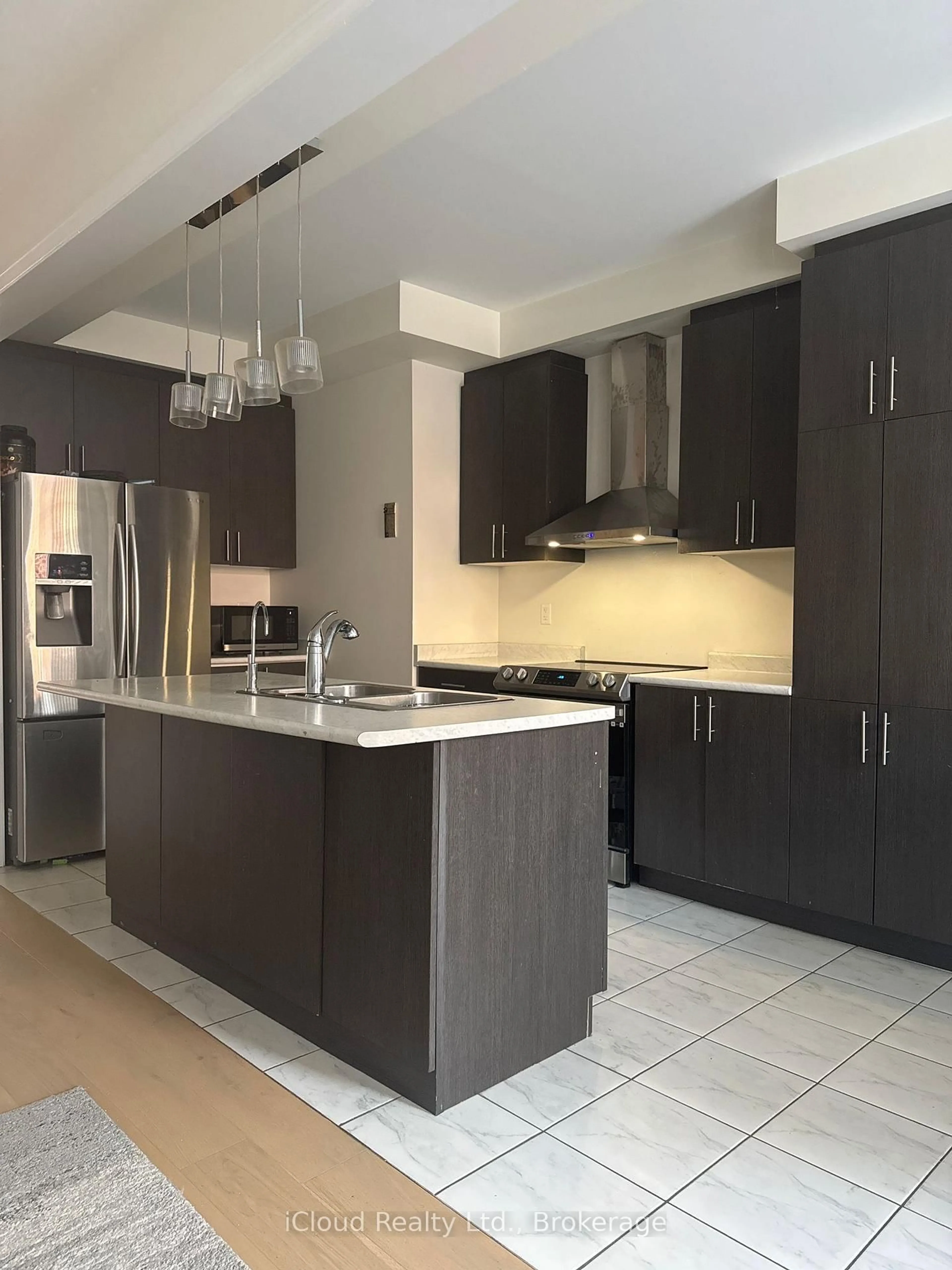 Contemporary kitchen, unknown for 1443 Bews Landing, Milton Ontario L9T 8T9