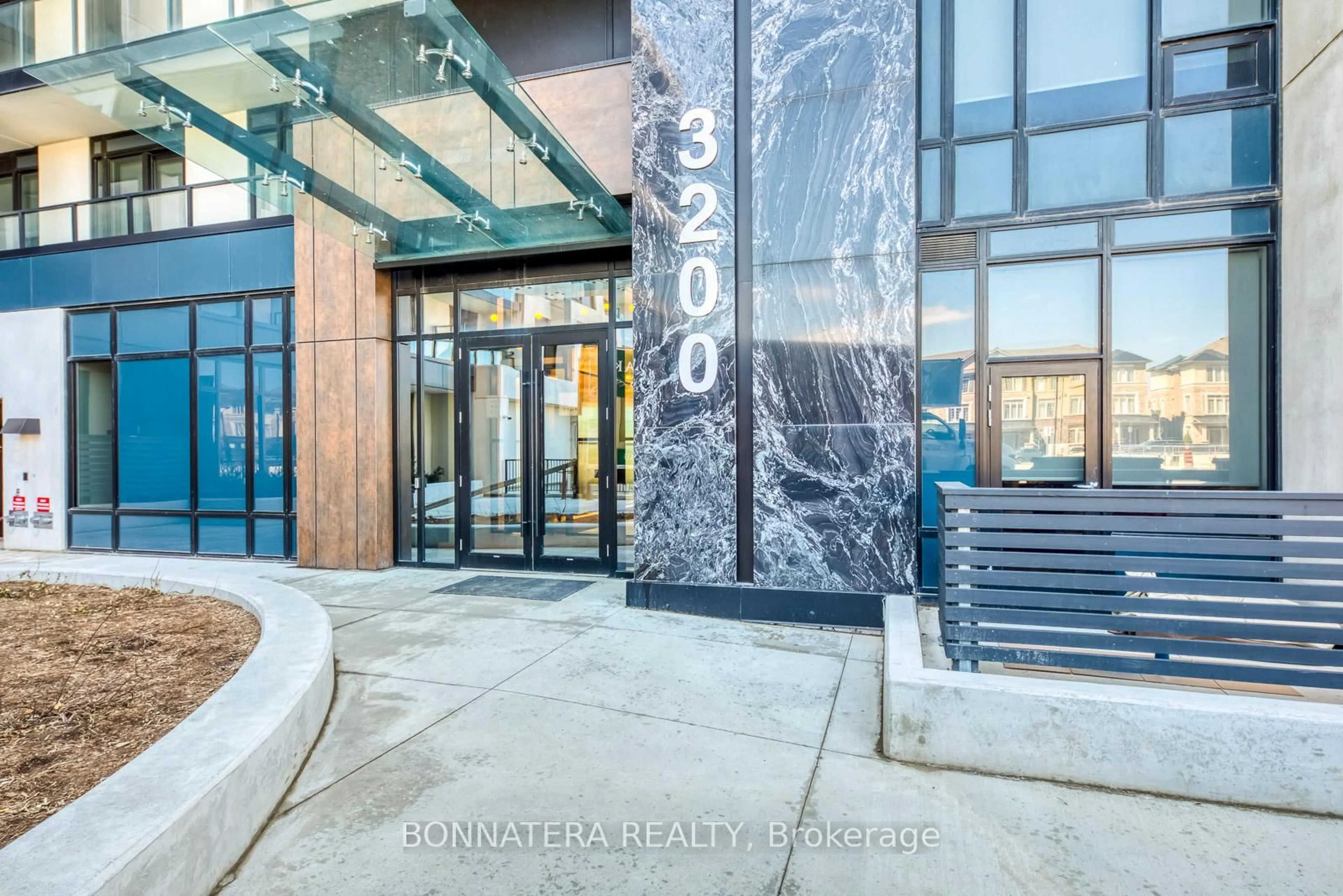Indoor foyer for 3200 William Coltson Ave #408, Oakville Ontario L6H 7W6
