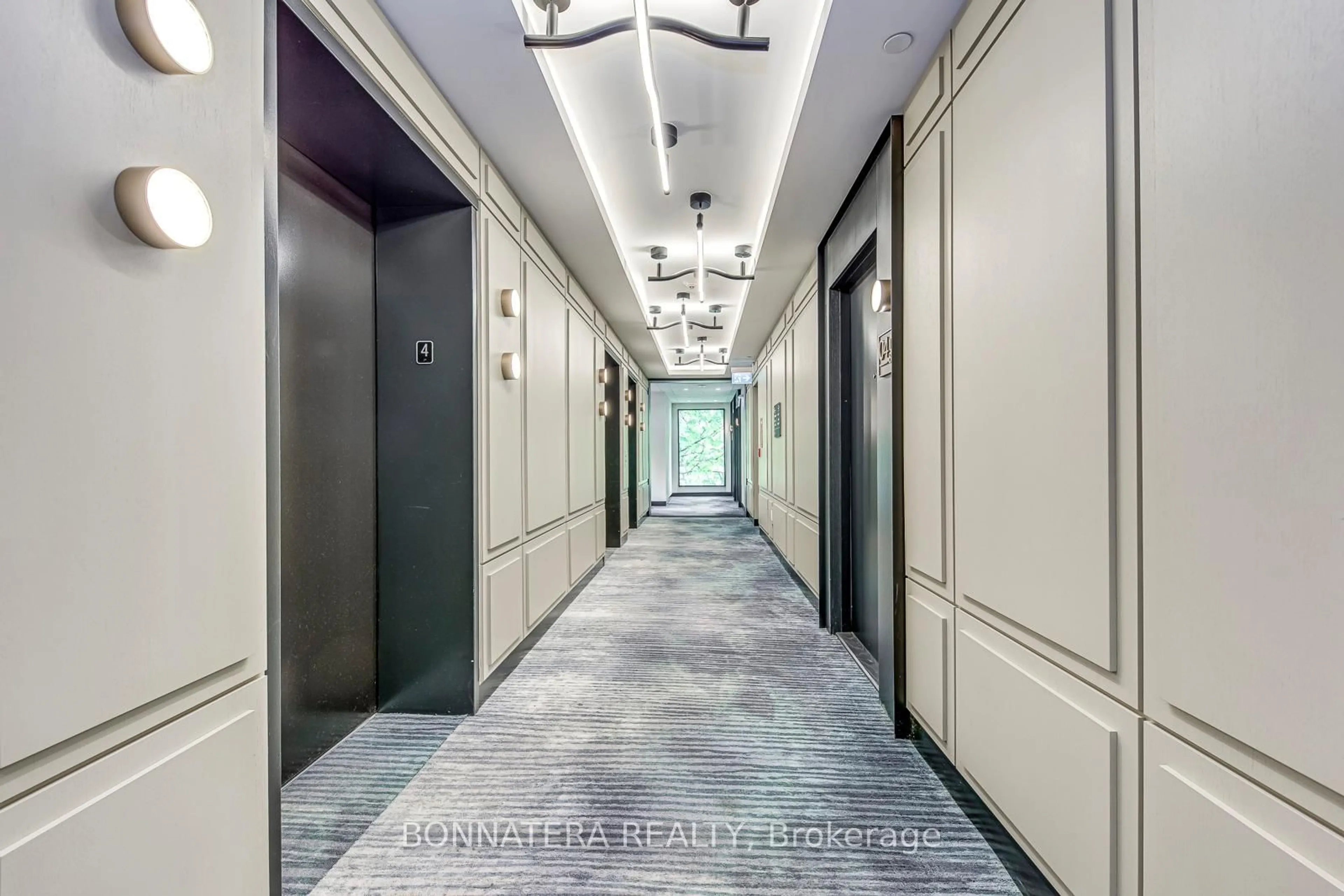 Indoor foyer for 3200 William Coltson Ave #408, Oakville Ontario L6H 7W6