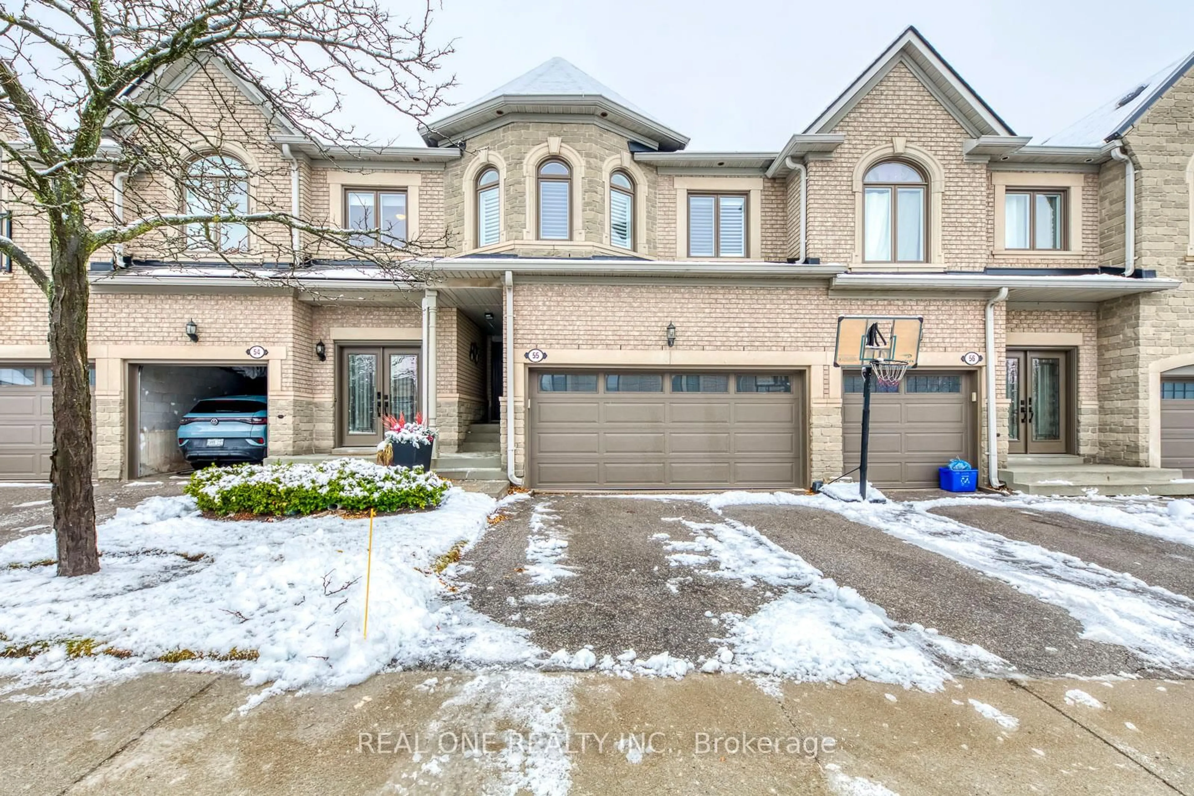 A pic from outside/outdoor area/front of a property/back of a property/a pic from drone, street for 2250 Rockingham Dr #55, Oakville Ontario L6H 6J3