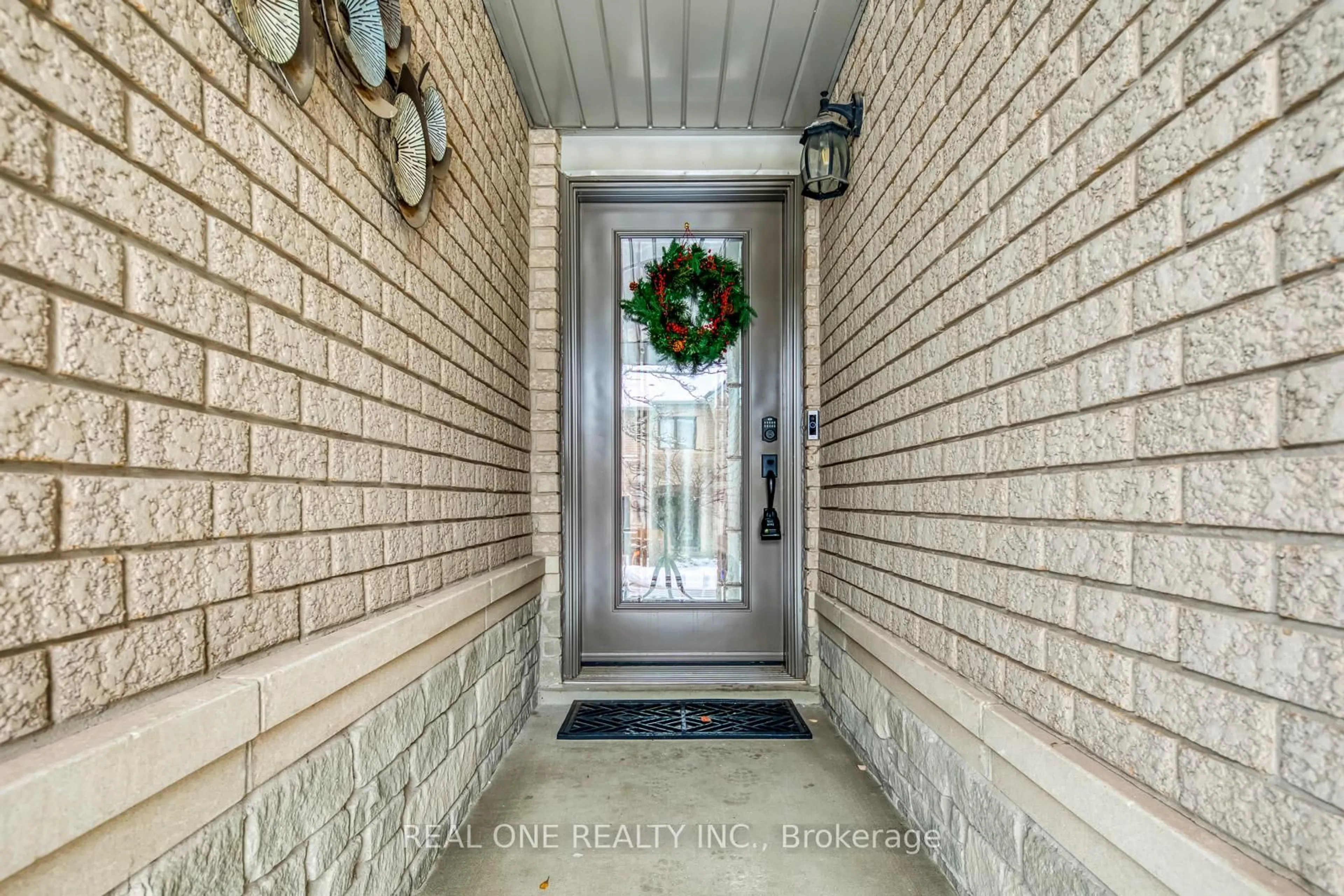 Indoor entryway for 2250 Rockingham Dr #55, Oakville Ontario L6H 6J3