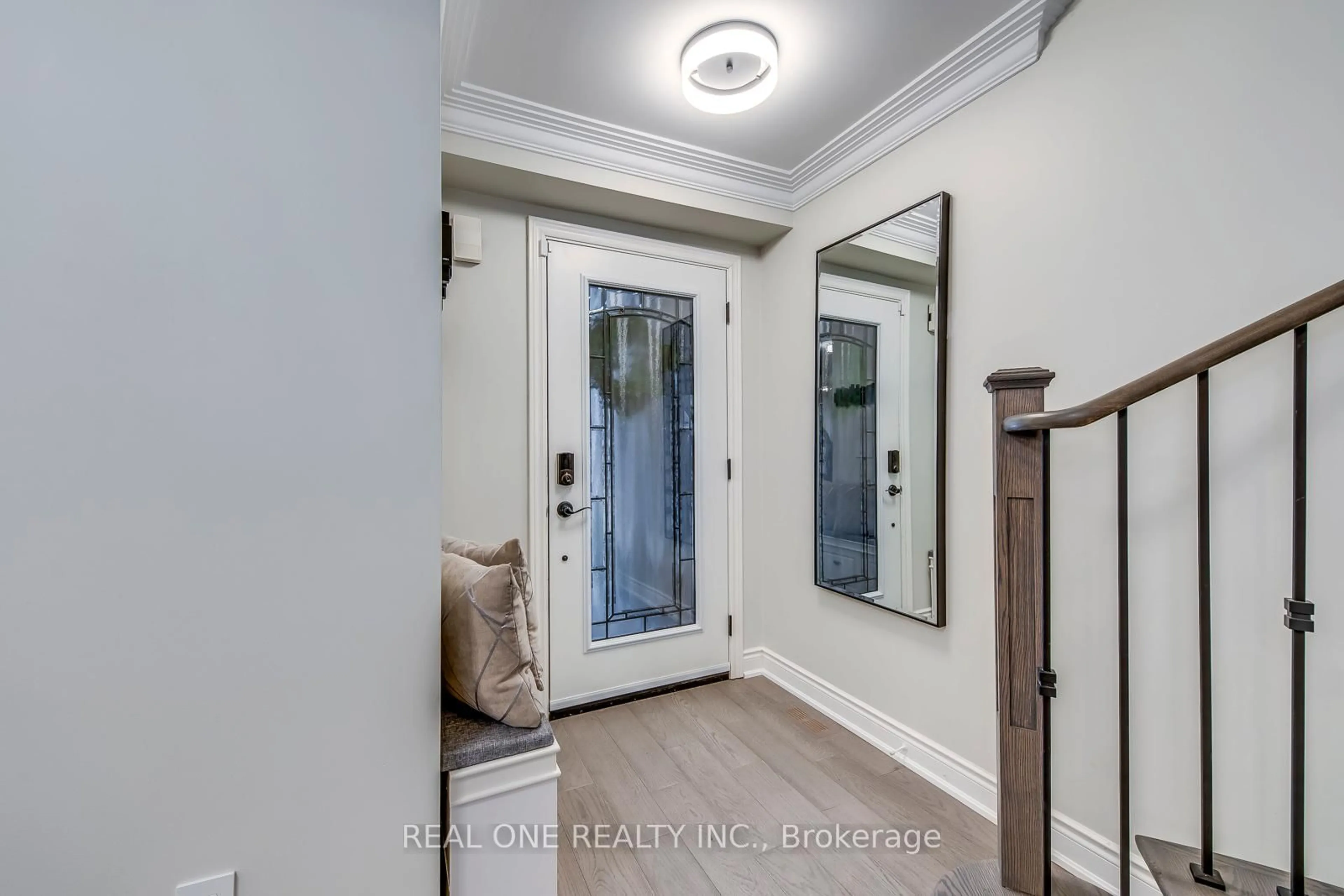 Indoor entryway for 2250 Rockingham Dr #55, Oakville Ontario L6H 6J3