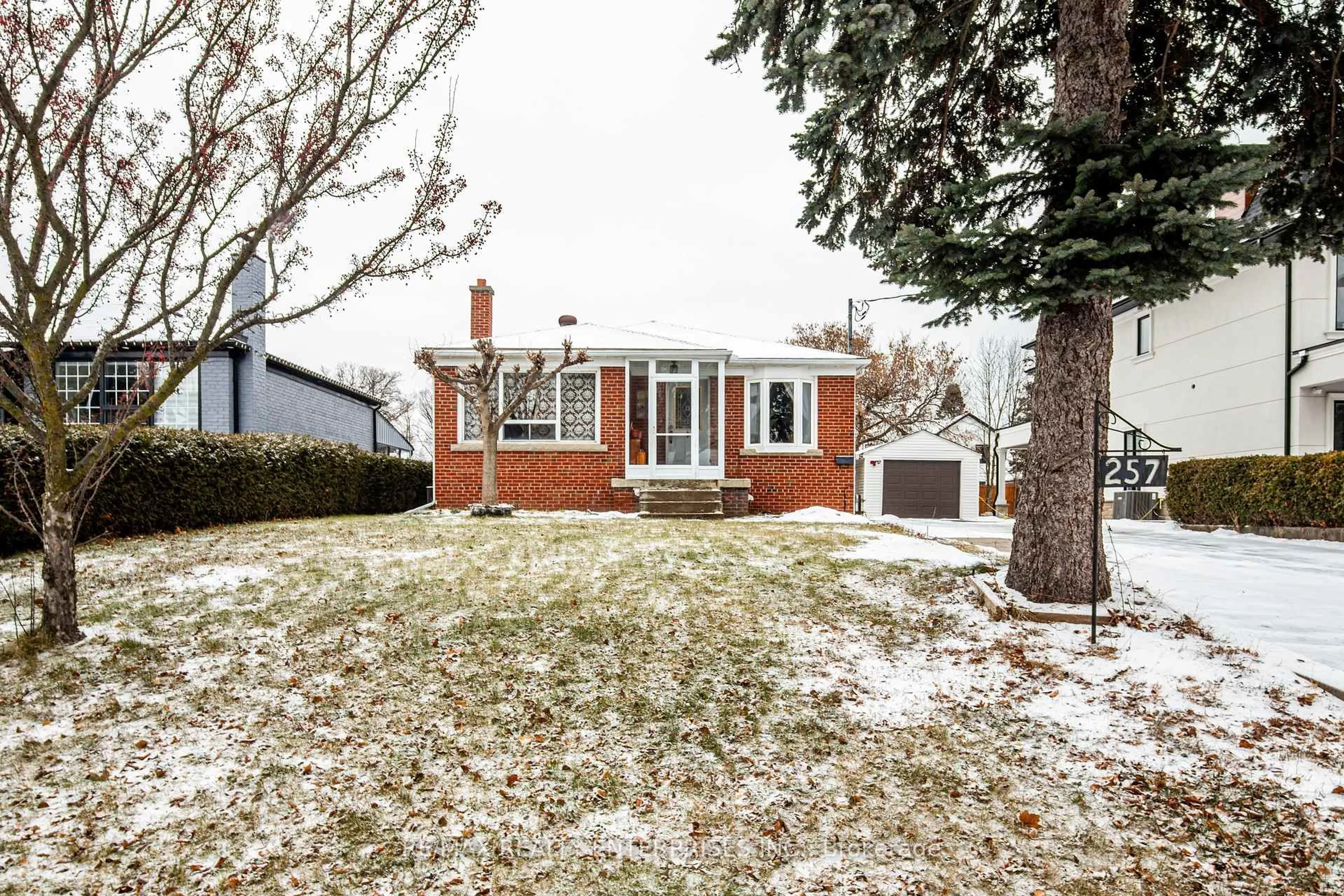 Home with brick exterior material, street for 257 Woodale Ave, Oakville Ontario L6K 2N3