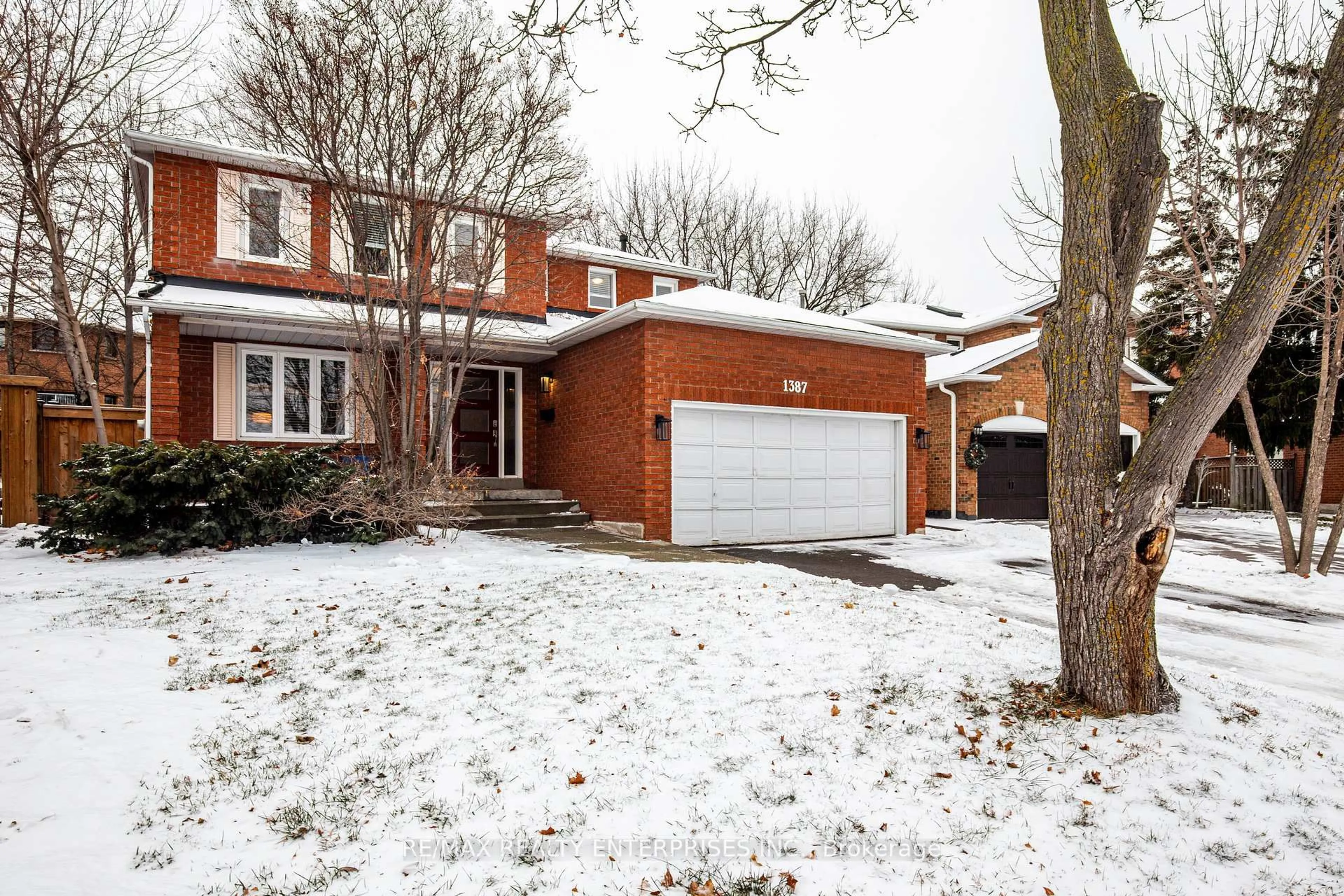 Home with brick exterior material, street for 1387 Chedboro Cres, Oakville Ontario L6J 7A4