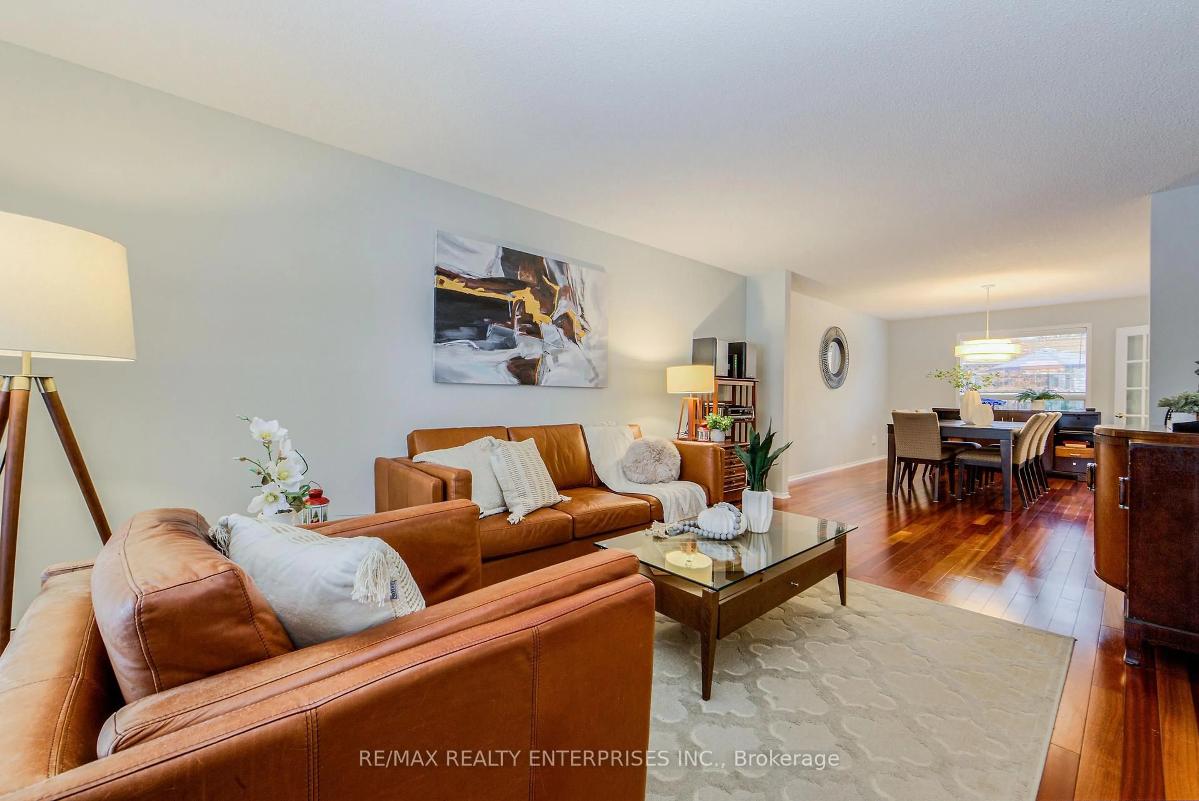 Living room with furniture, unknown for 1387 Chedboro Cres, Oakville Ontario L6J 7A4