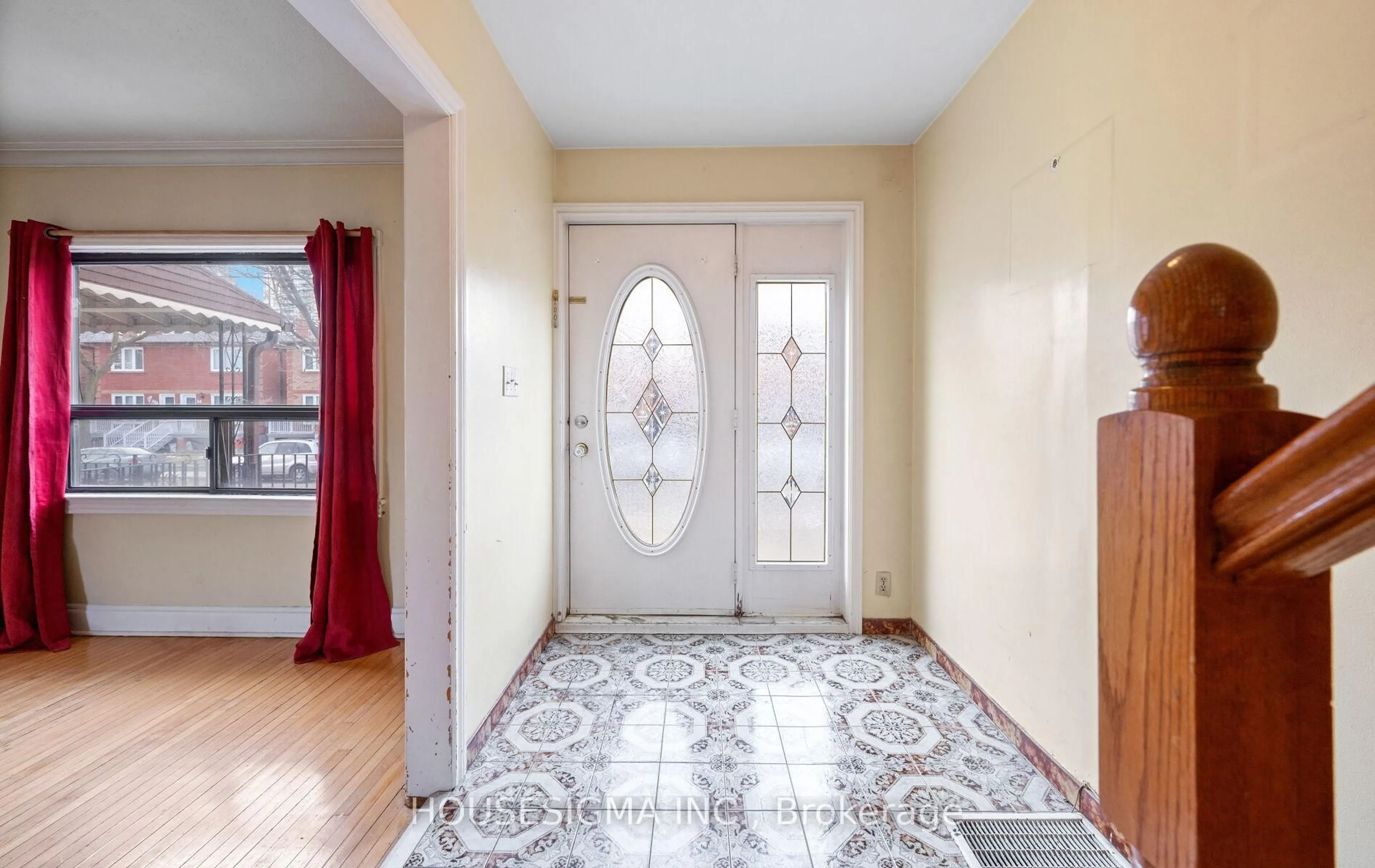 Indoor entryway for 61 Primrose Ave, Toronto Ontario M6H 3V2