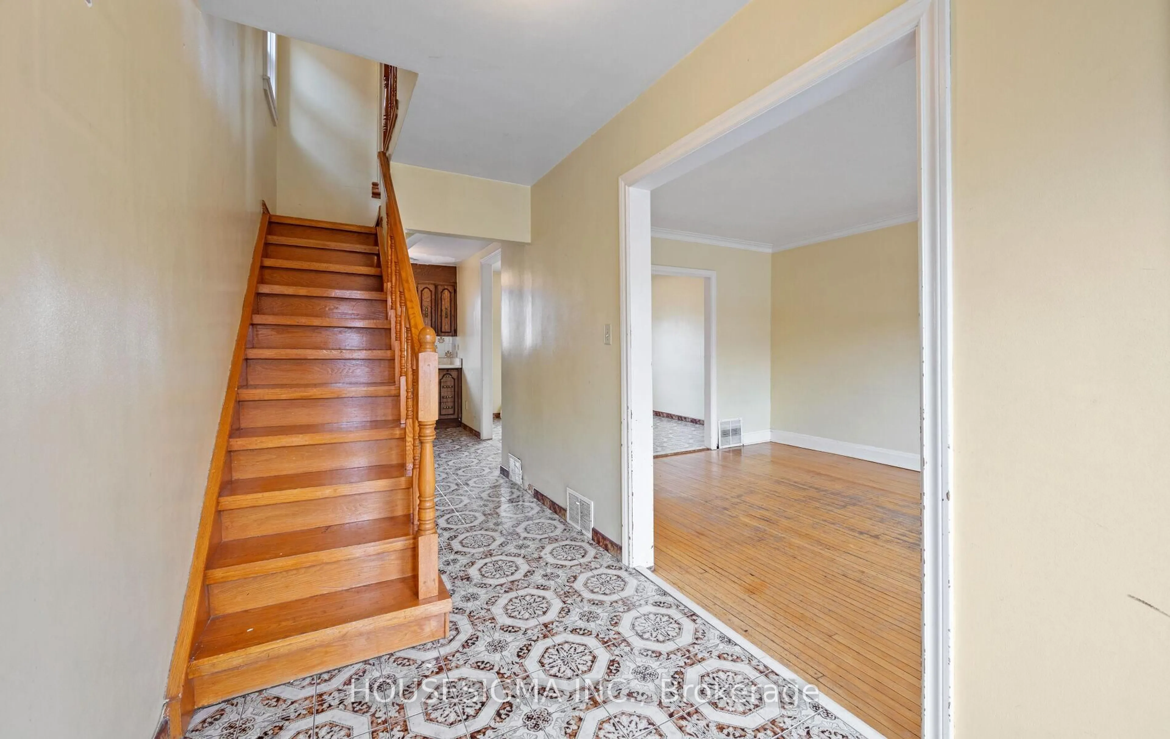 Unknown for 61 Primrose Ave, Toronto Ontario M6H 3V2