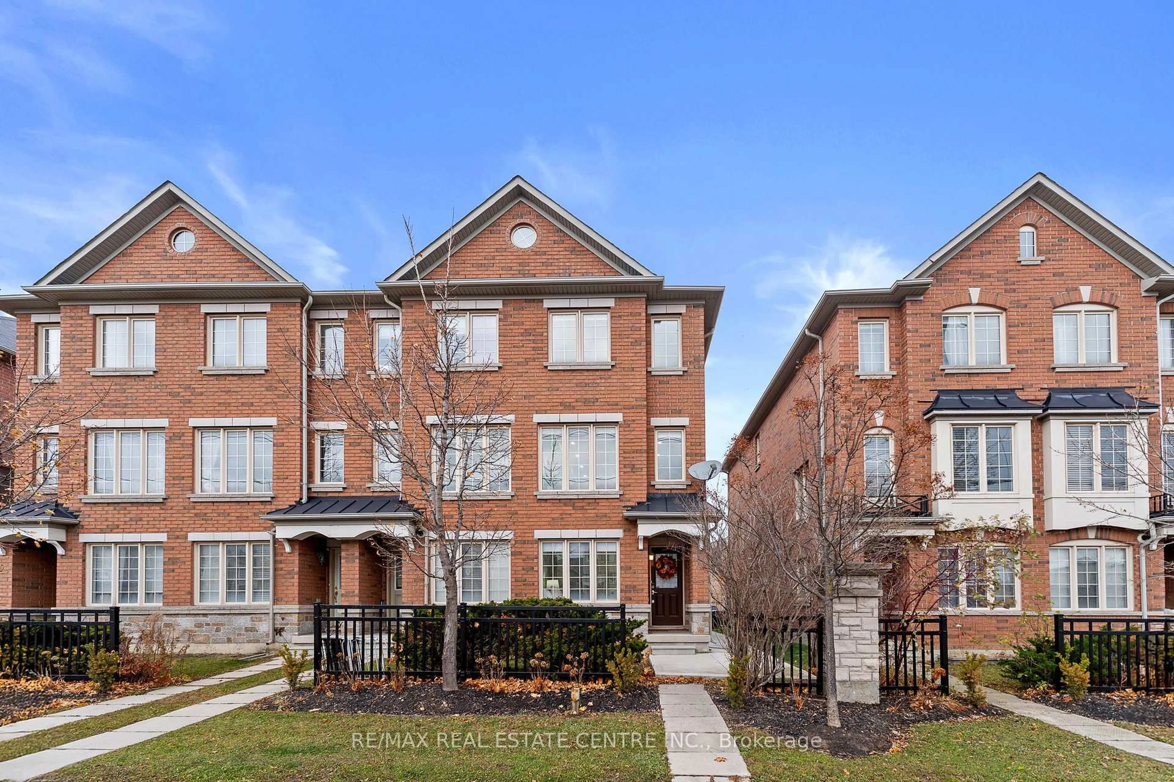 Home with brick exterior material, street for 10 Shiraz Dr, Brampton Ontario L6R 0W7