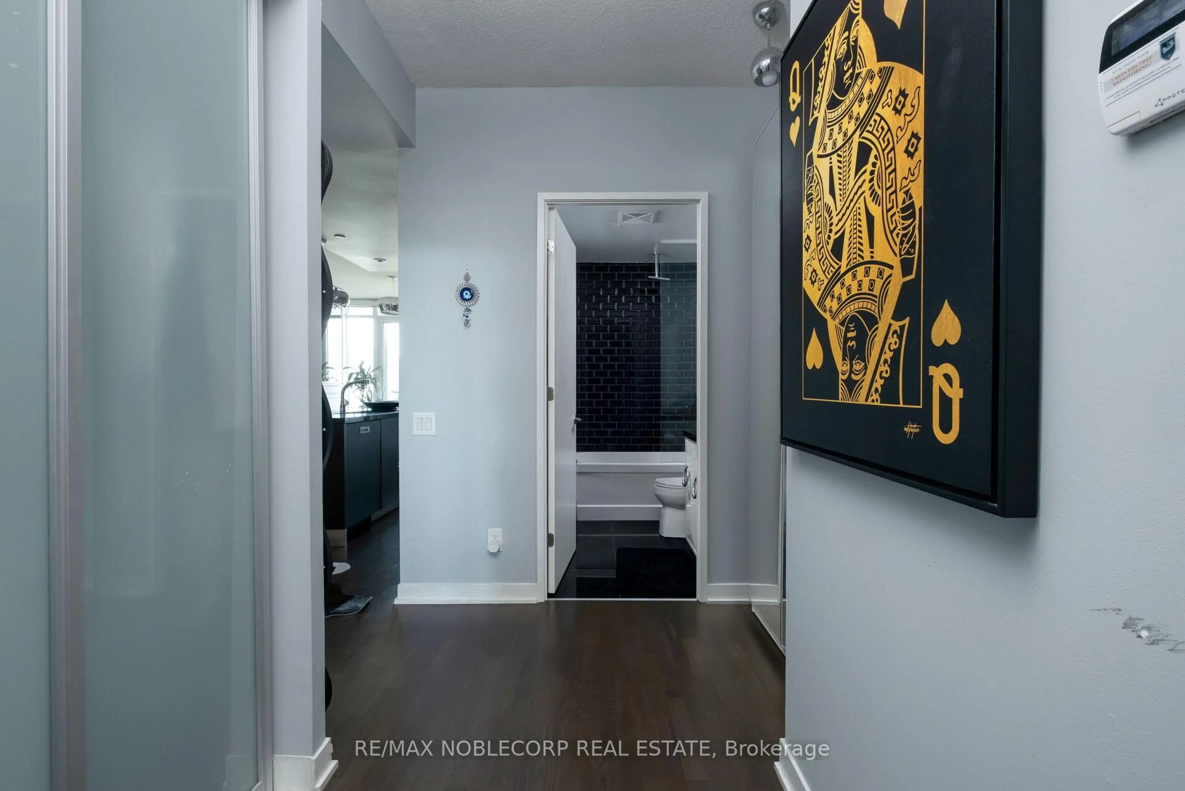 Indoor entryway for 88 Park Lawn Rd #2212, Toronto Ontario M8Y 0B5