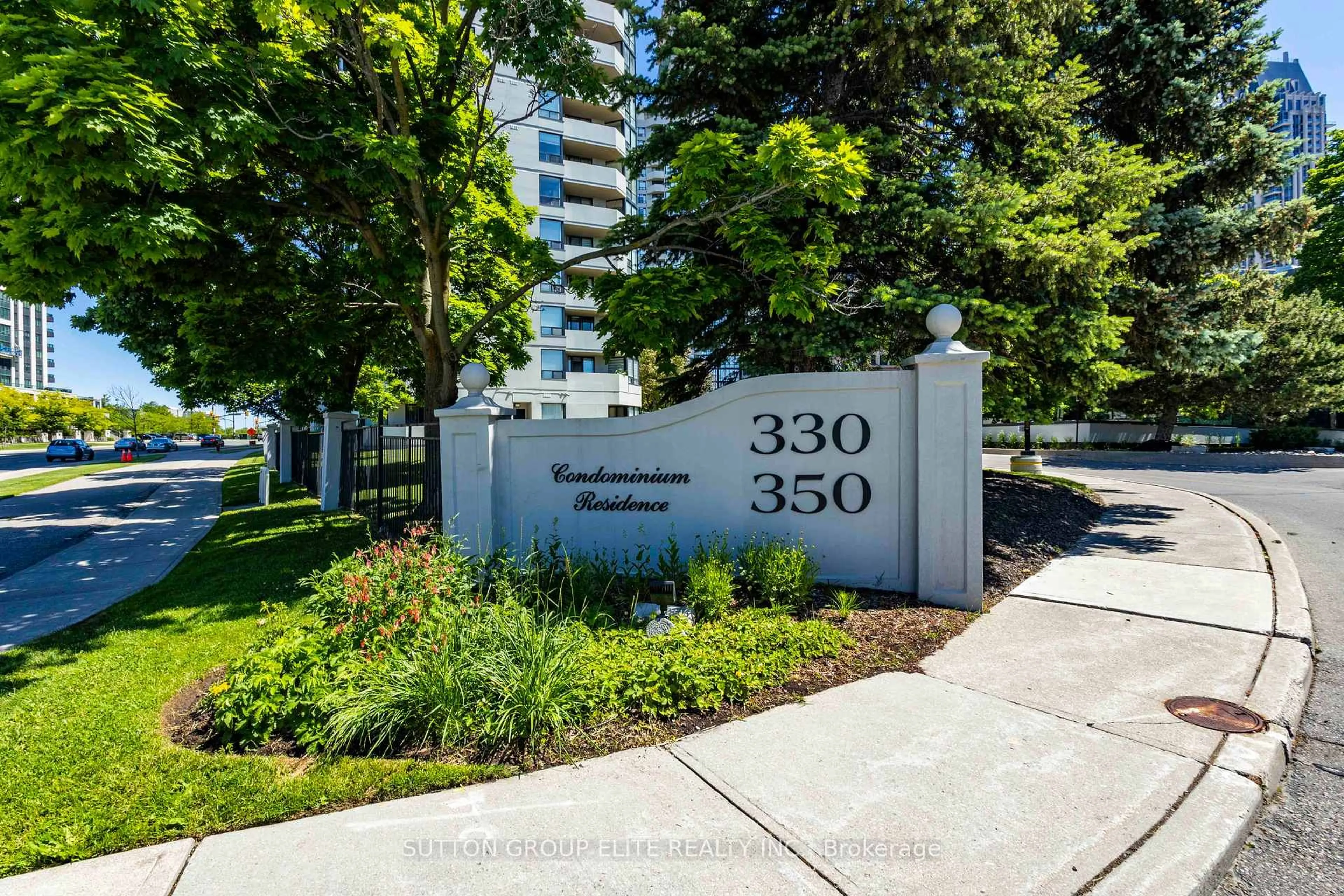 Indoor foyer for 330 Rathburn Rd #1206, Mississauga Ontario L5B 3Y1