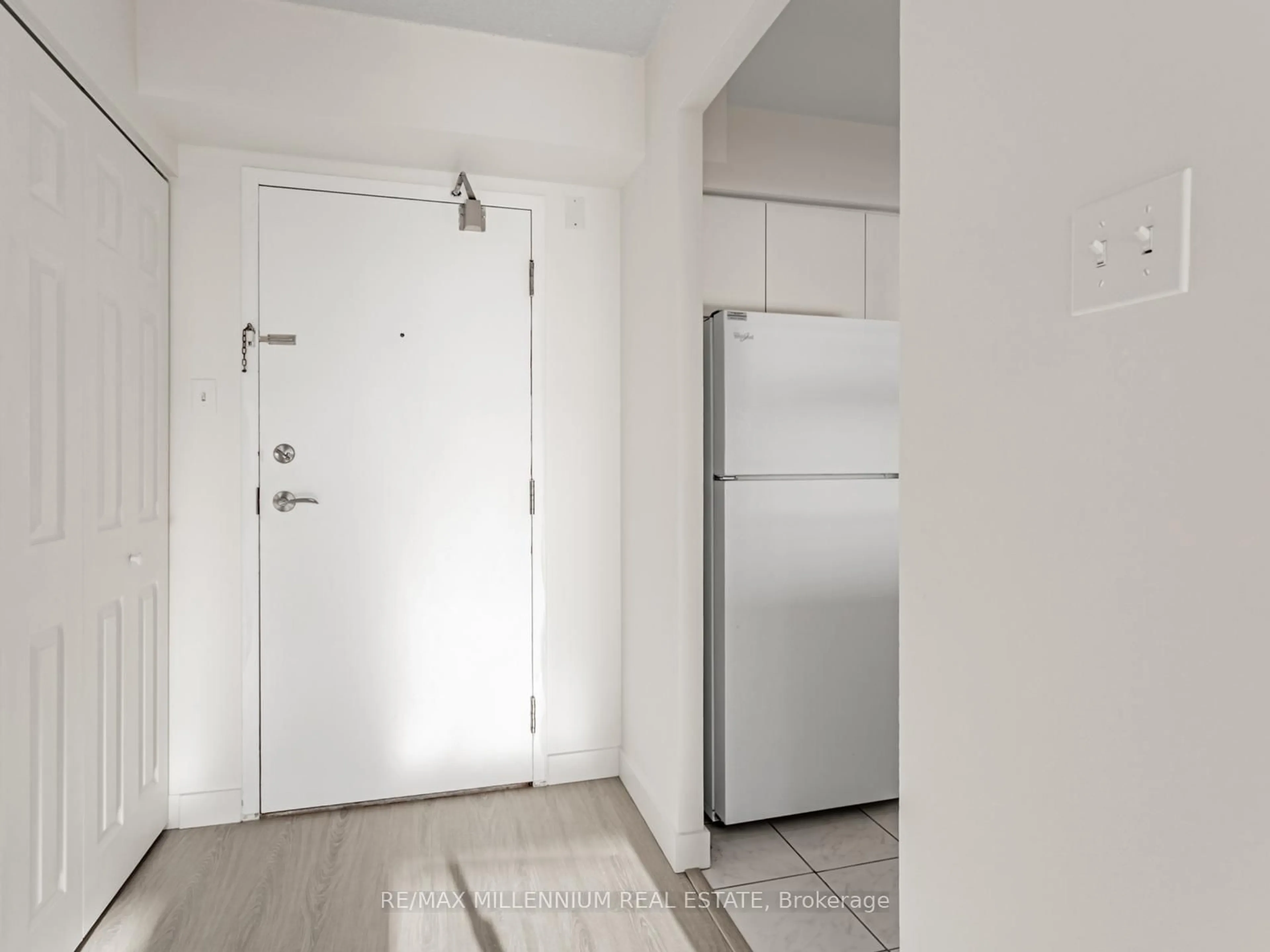 Indoor entryway for 12 Laurelcrest St #803, Brampton Ontario L6S 5Y4