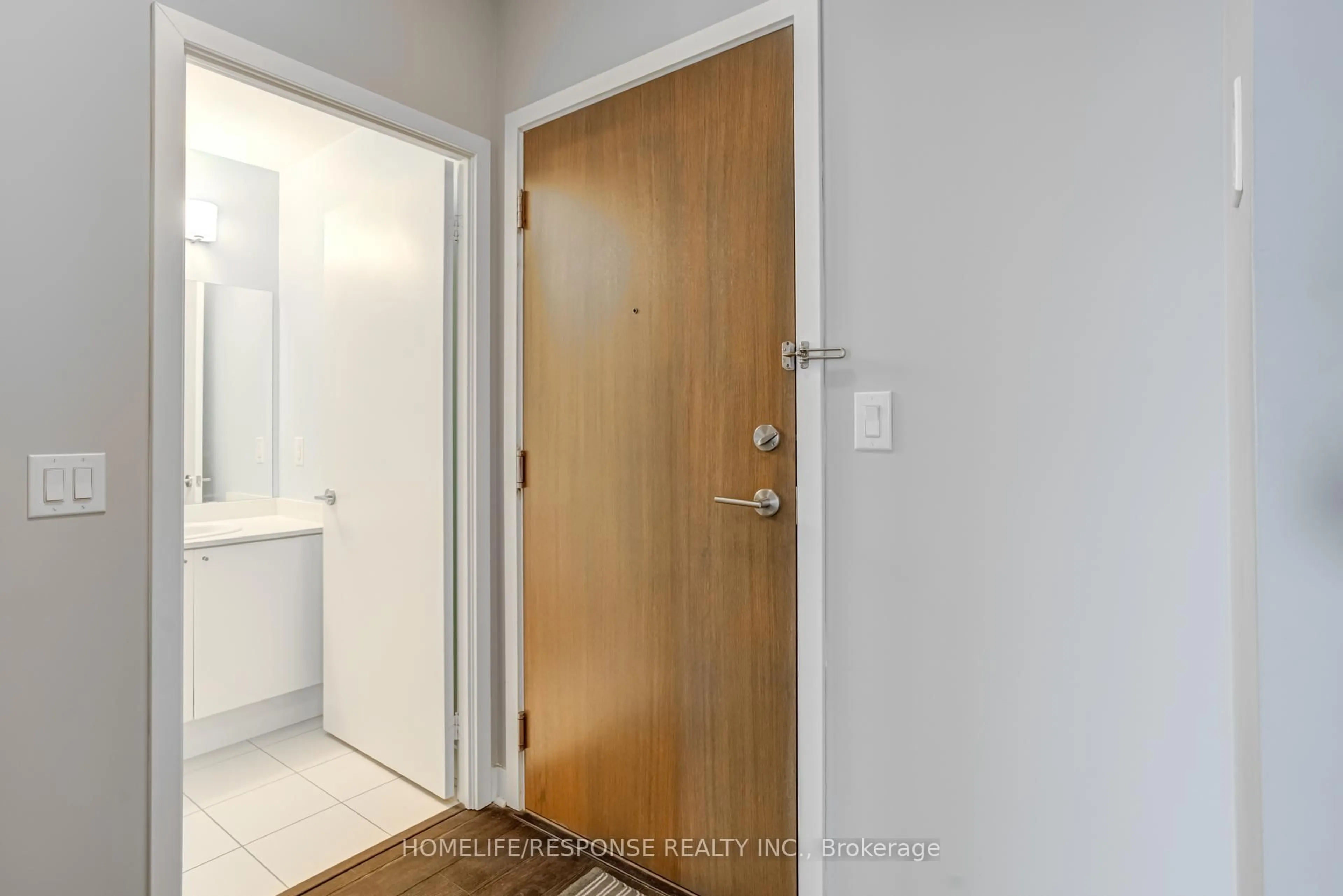 Indoor entryway for 3985 GRAND PARK Dr #305, Mississauga Ontario L5B 0H8