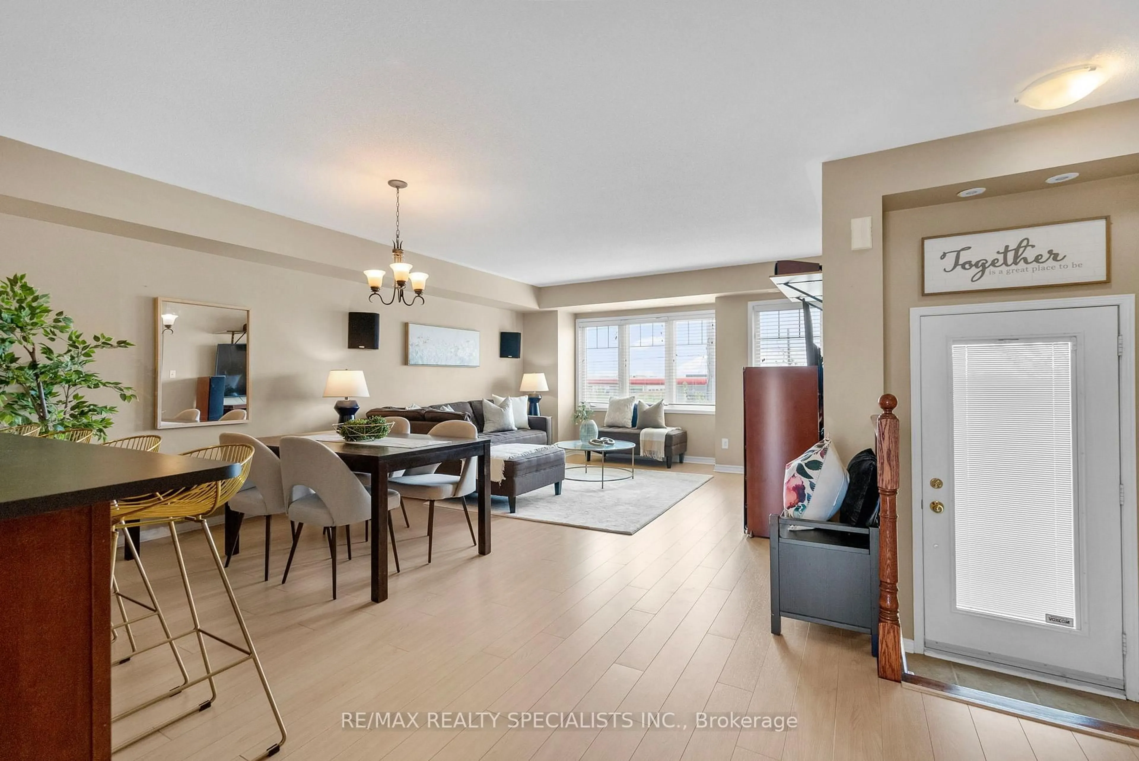 Living room with furniture, unknown for 3985 Eglinton Ave #19, Mississauga Ontario L5M 0E8