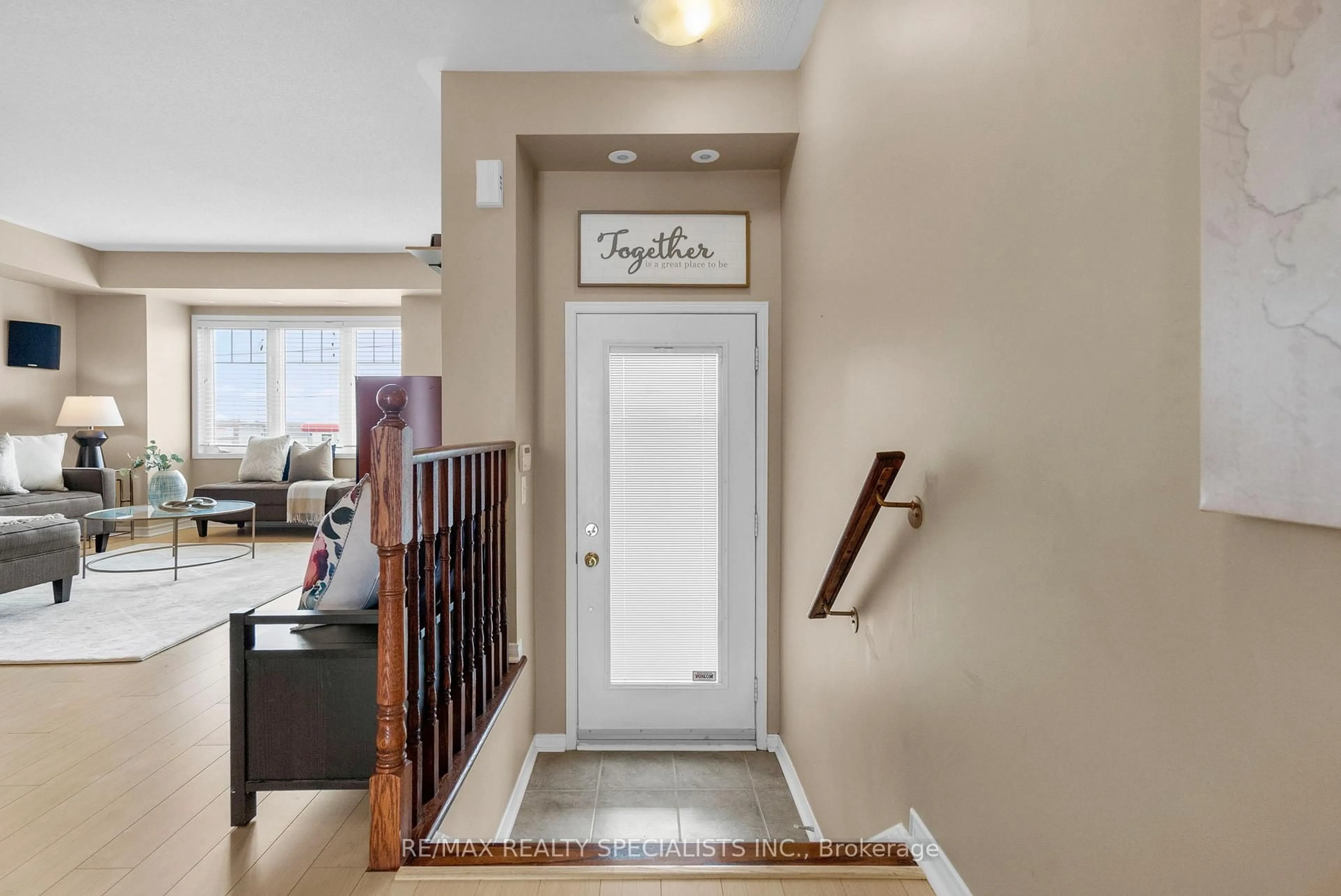 Indoor entryway for 3985 Eglinton Ave #19, Mississauga Ontario L5M 0E8