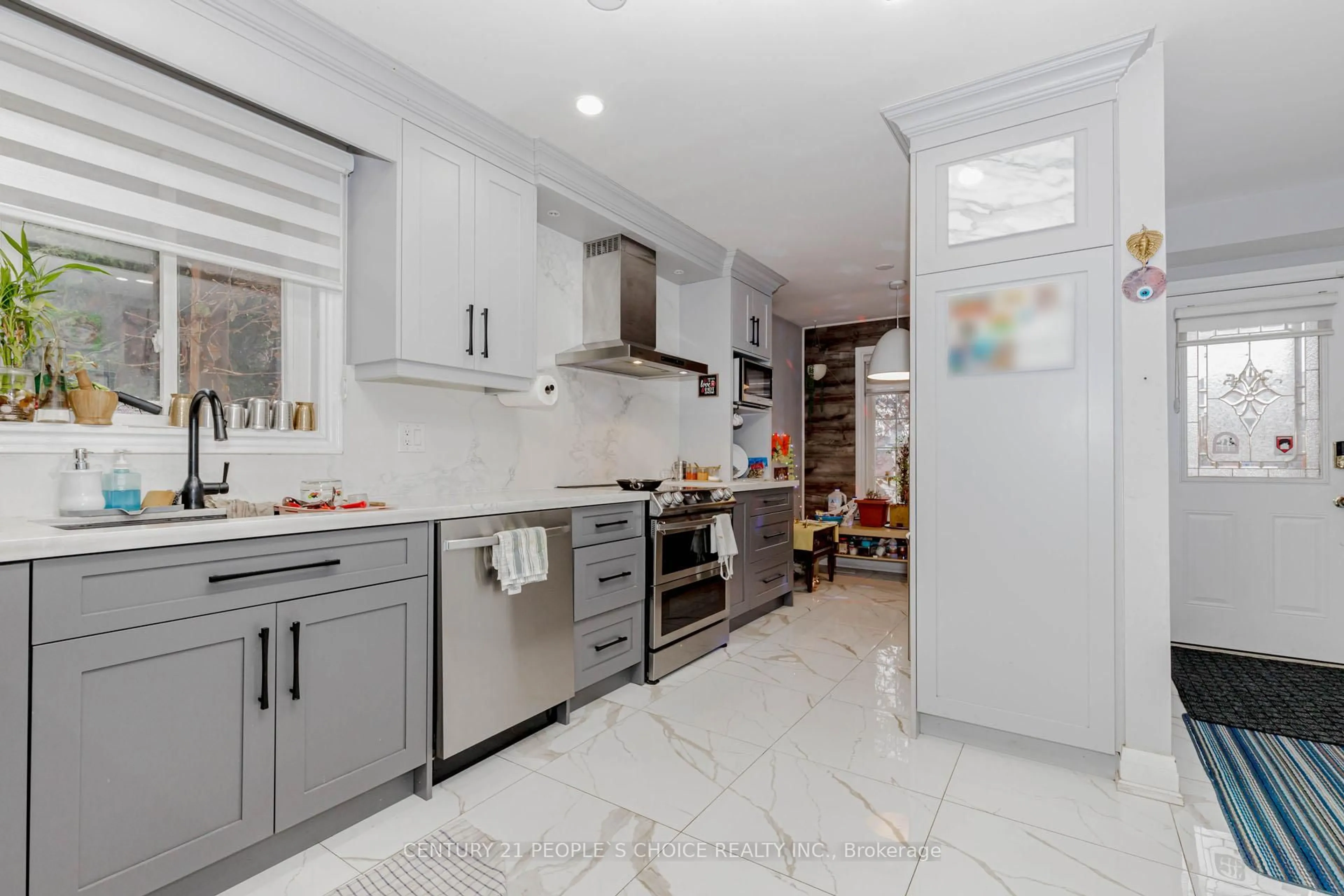 Contemporary kitchen, ceramic/tile floor for 32 Elderwood Pl, Brampton Ontario L6V 3N3