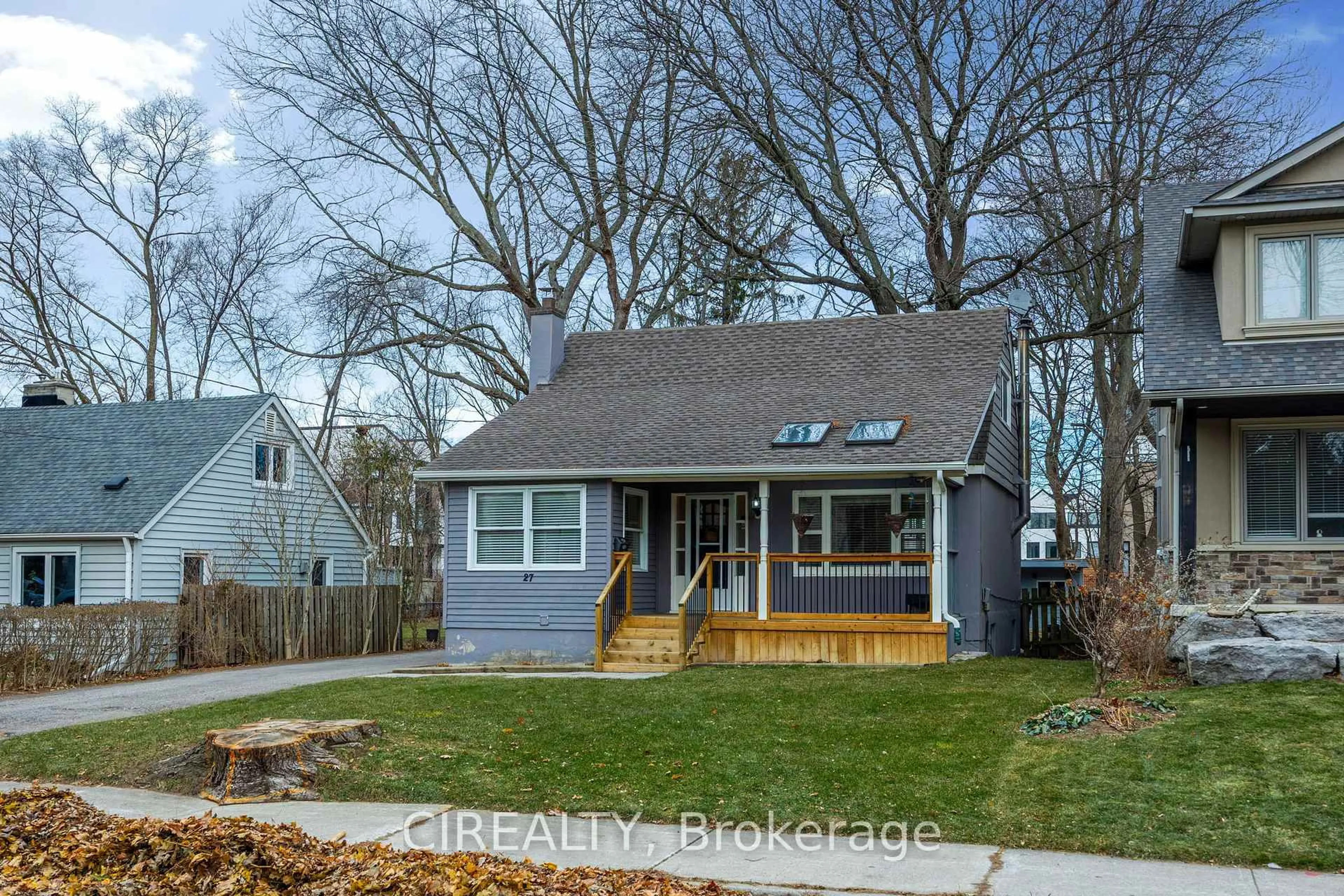 Unknown for 27 Pine Ave, Mississauga Ontario L5H 2P5