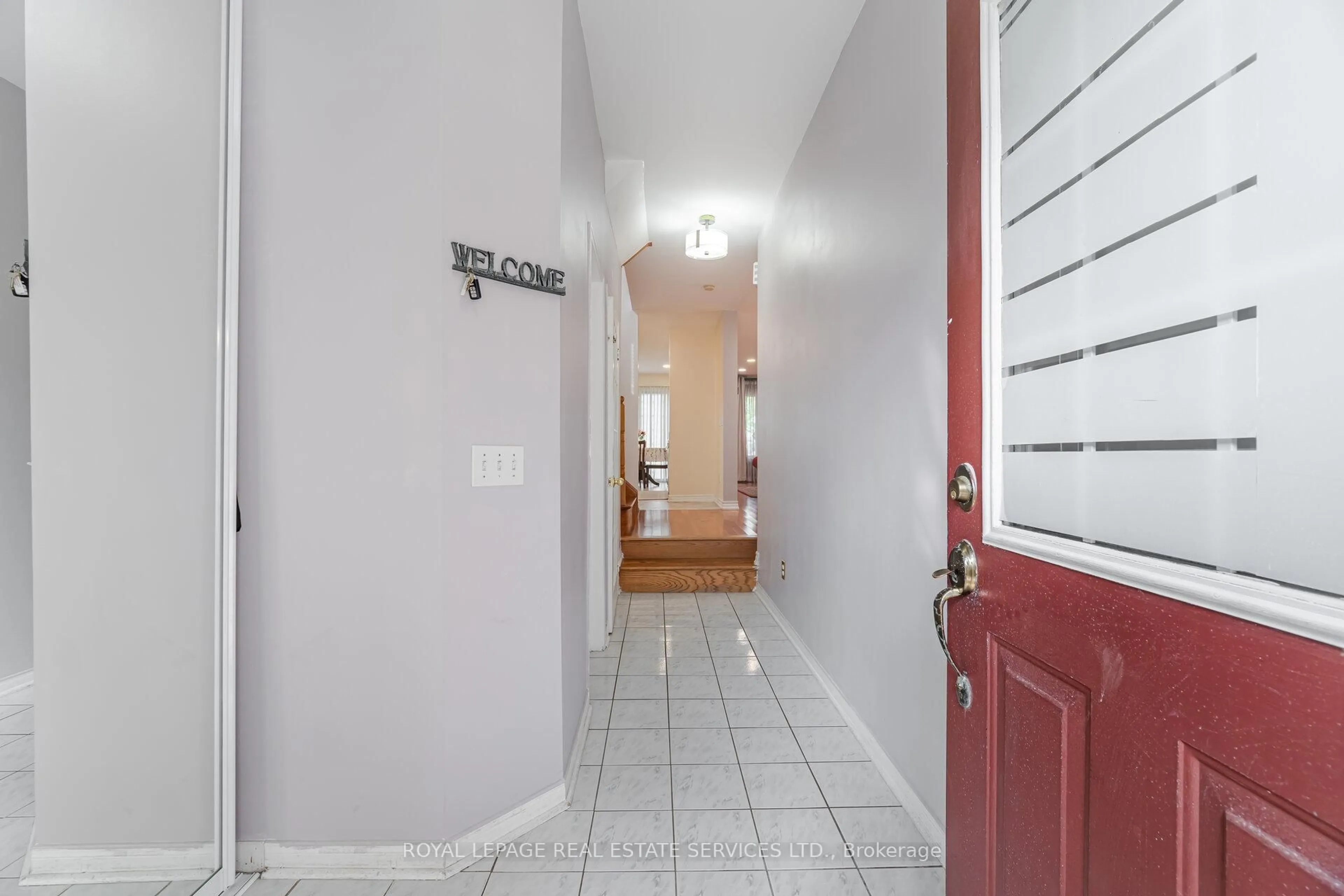 Indoor entryway for 833 Scollard Crt #30, Mississauga Ontario L5V 2B4